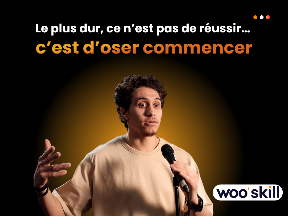 Un créateur de contenu pendant un podcast, se lançant sur les réseaux