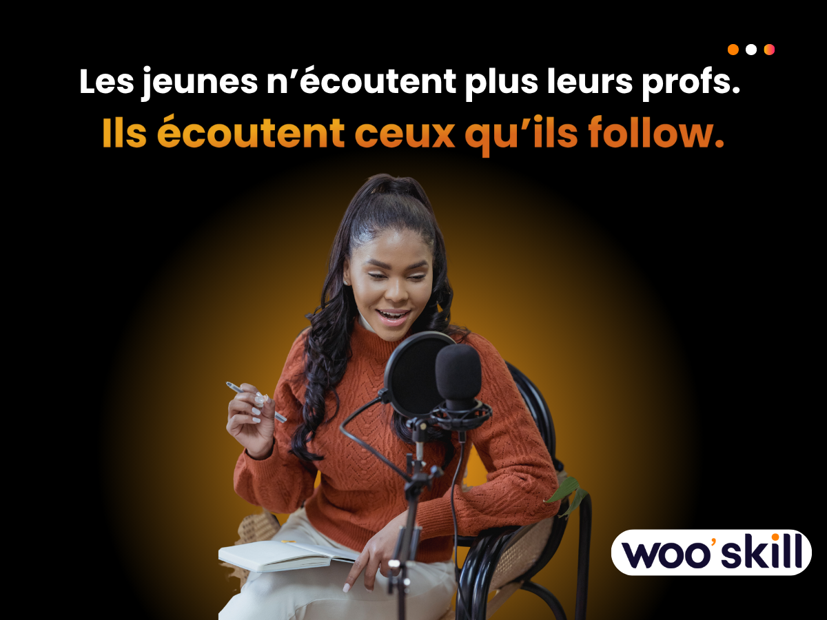 Une créatrice de contenu qui accompagne des élèves en ligne
