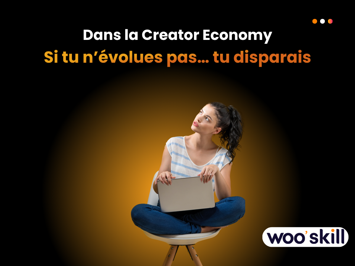 Une créatrice de contenu réfléchissant à son évolution sur les réseaux sociaux