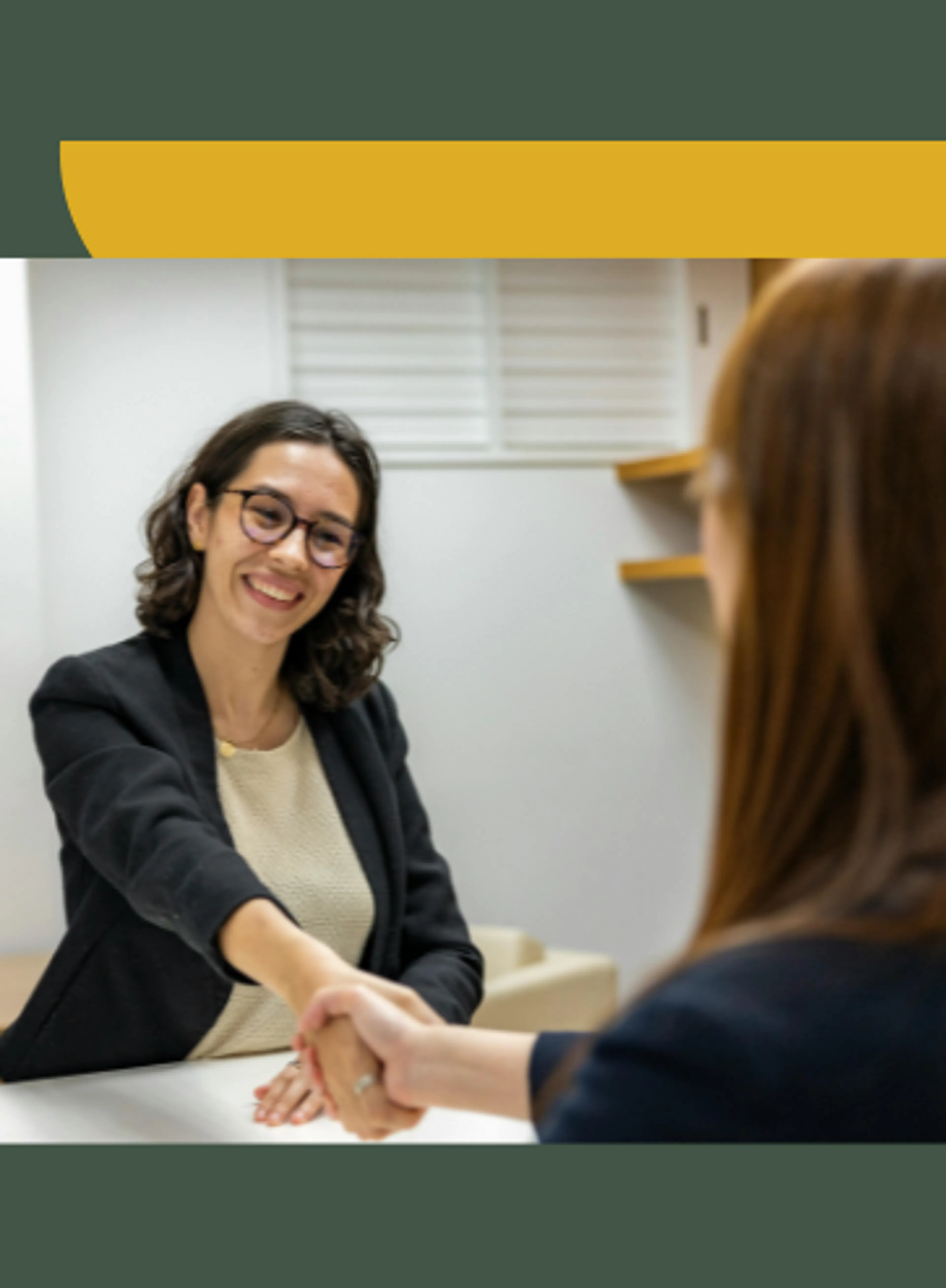 Support Administratif & Commercial : gestion client, facturation, création de contenu, e-commerce, et plus. Expertise en digitalisation. Contactez-moi