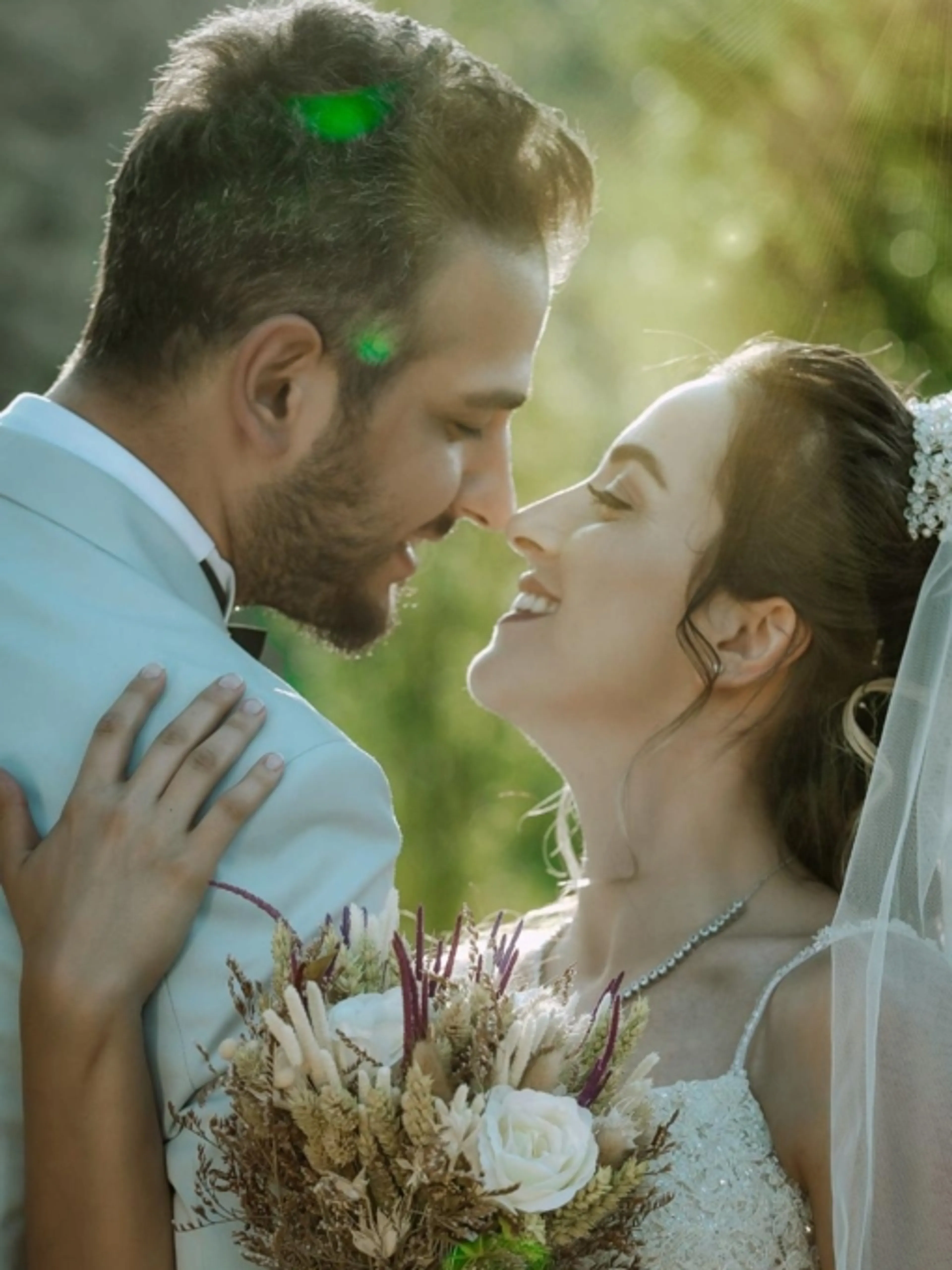 Carnet d'écriture pour célébrations d'amour 
Créez un mariage, un renouvellement de vœux ou une demande unique et personnalisée, étape par étape.