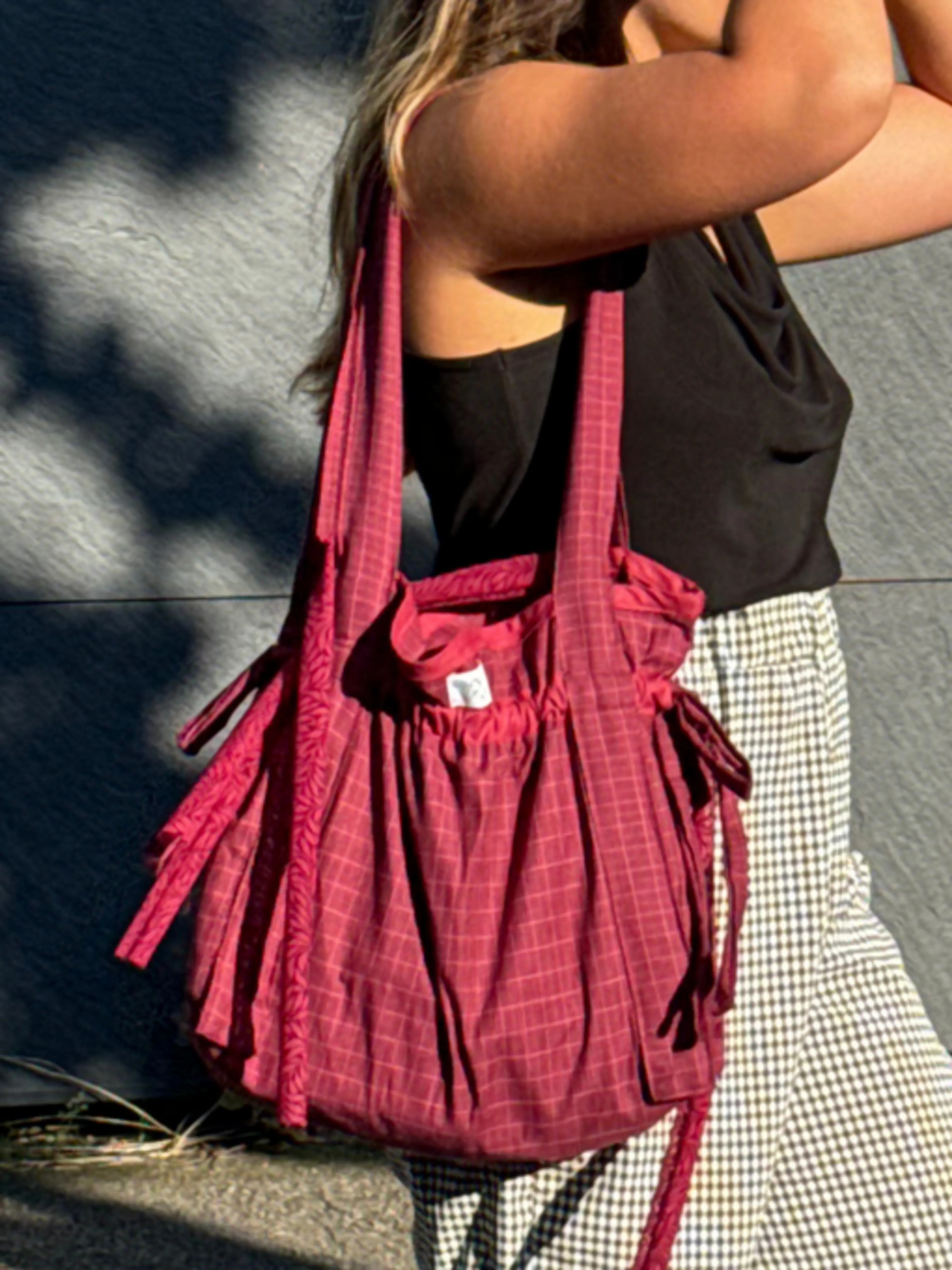Image de présentation pour l'offre COUDRE UN SAC DE A à Z. Créer un It Bag tendance en couture par Camille