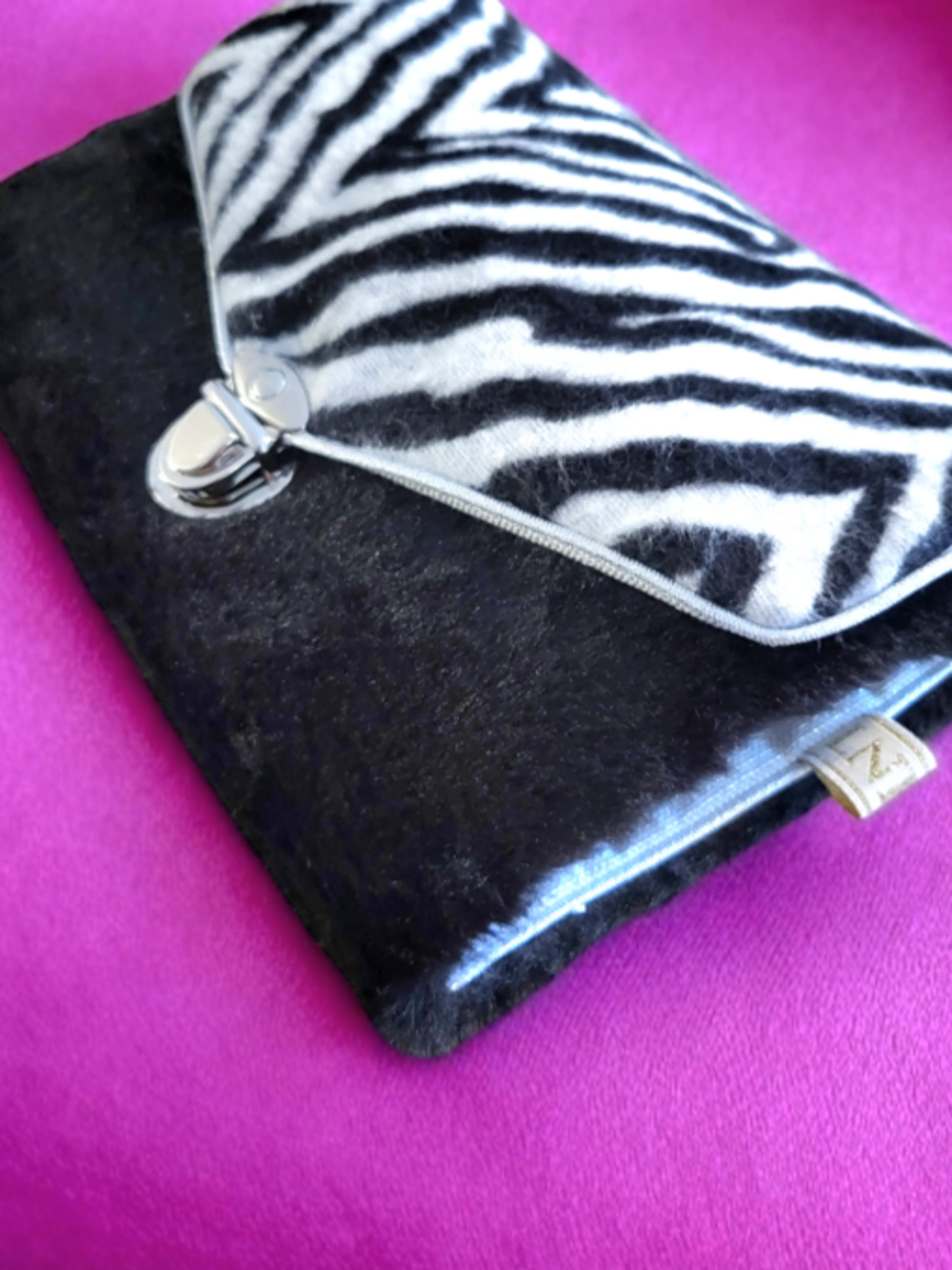 Image de présentation pour l'offre Masterclass Couture : Réalisez une Pochette à Bijoux Élégante par Hélène