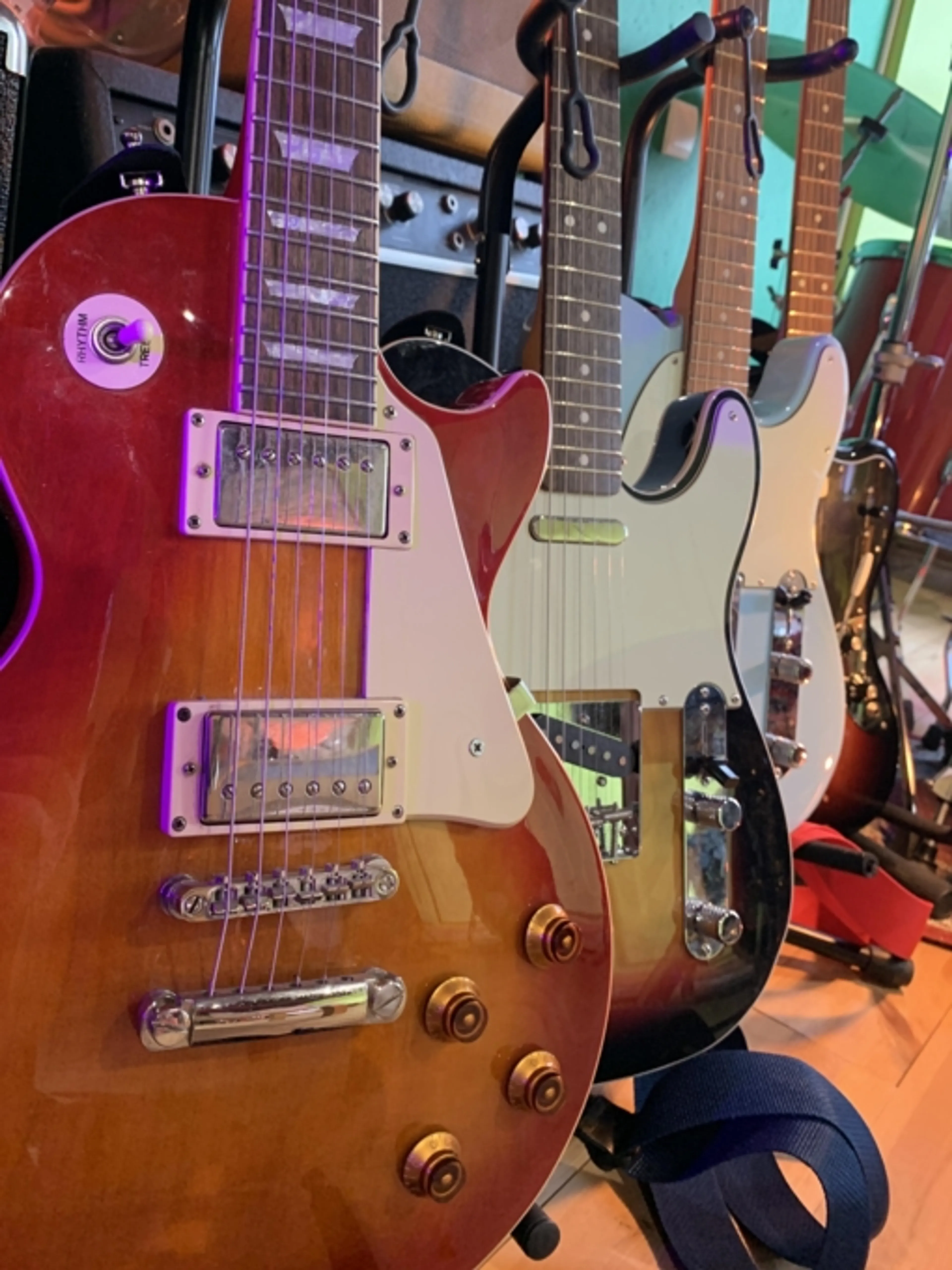 Image de présentation pour l'offre Plongez dans le monde de la guitare sans solfège : Votre voyage musical personnalisé commence ici ! par Hervé