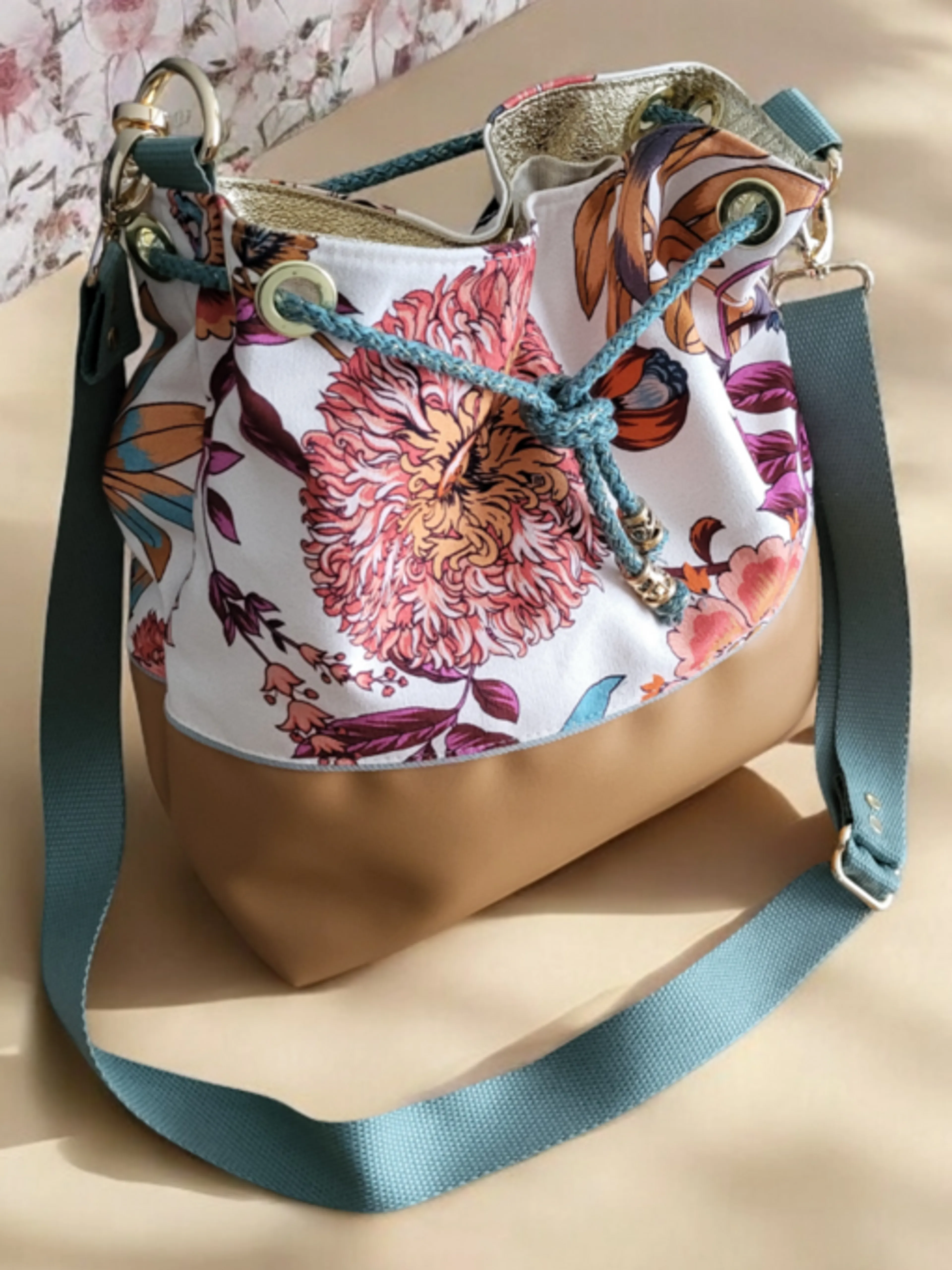 Image de présentation pour l'offre Apprenez à coudre un sac seau élégant avec des finitions professionnelles! par Hélène