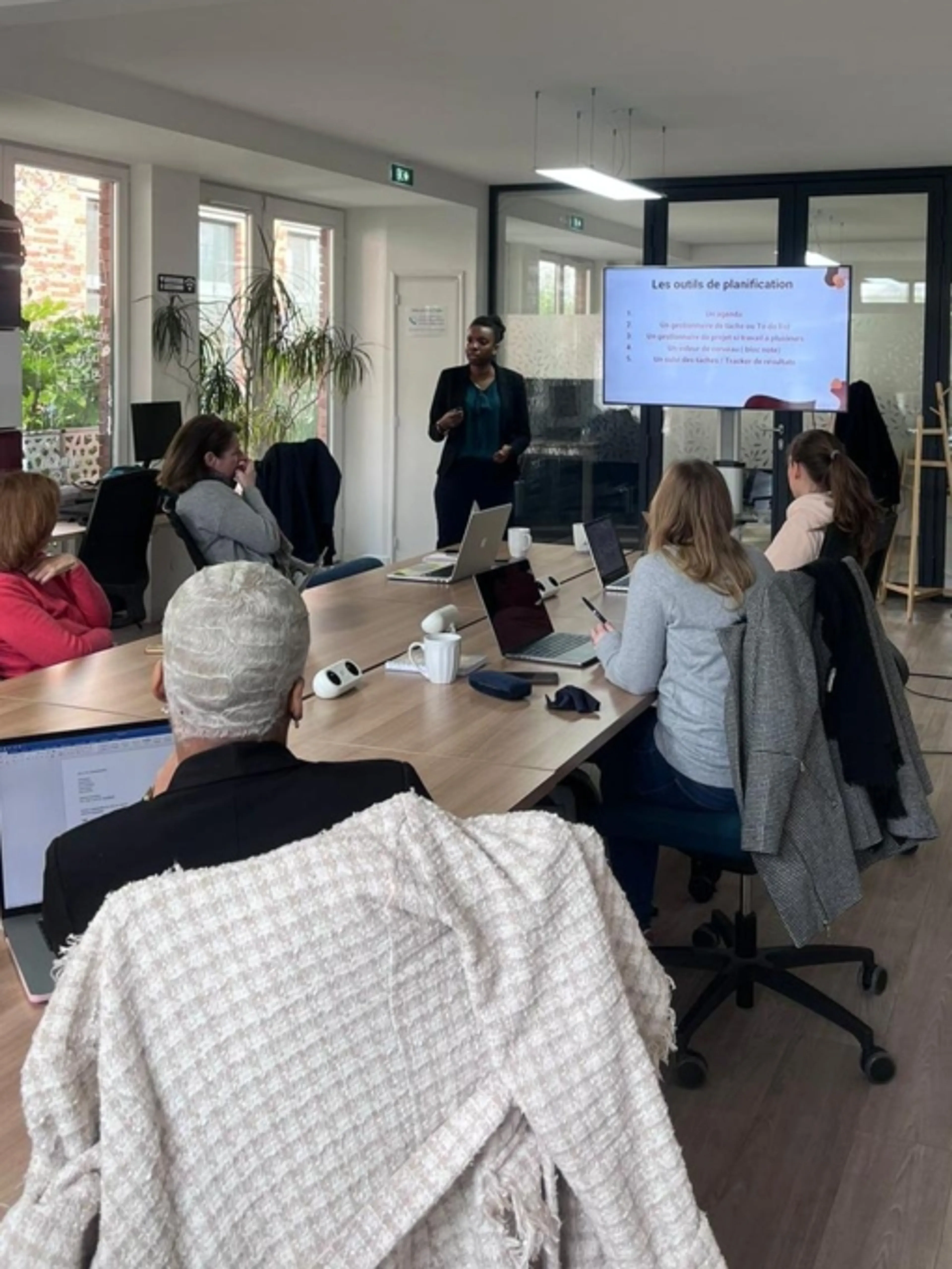 Mieux s'organiser et structurer son entreprise pour les entrepreneurs qui veulent déléguer efficacement et sereinement.
