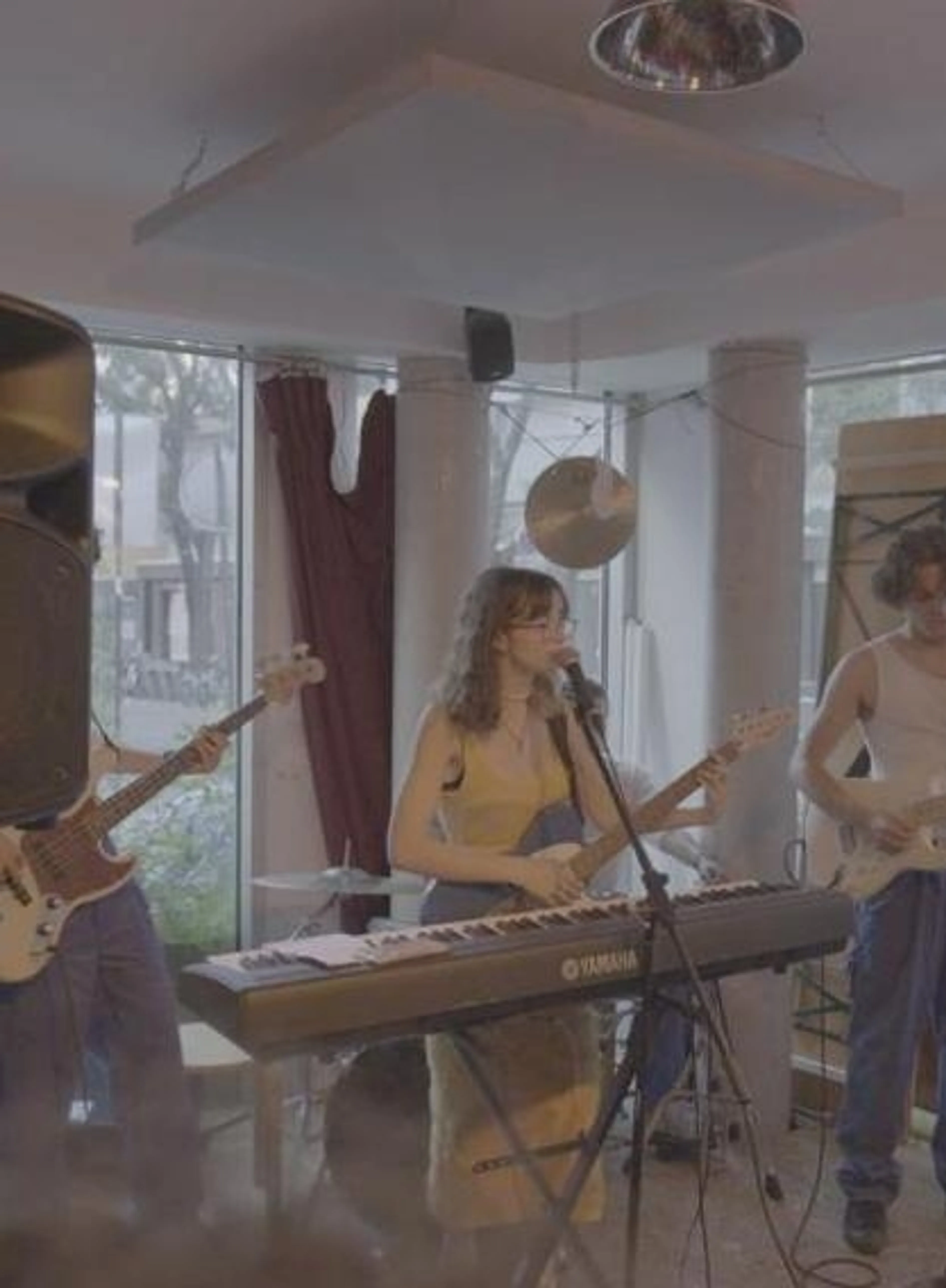Image de présentation pour l'offre Cours de piano pour débutant en classique et musique actuelle, accompagnement vocal, initiation au solfège et à l'harmonie jazz par jeanne