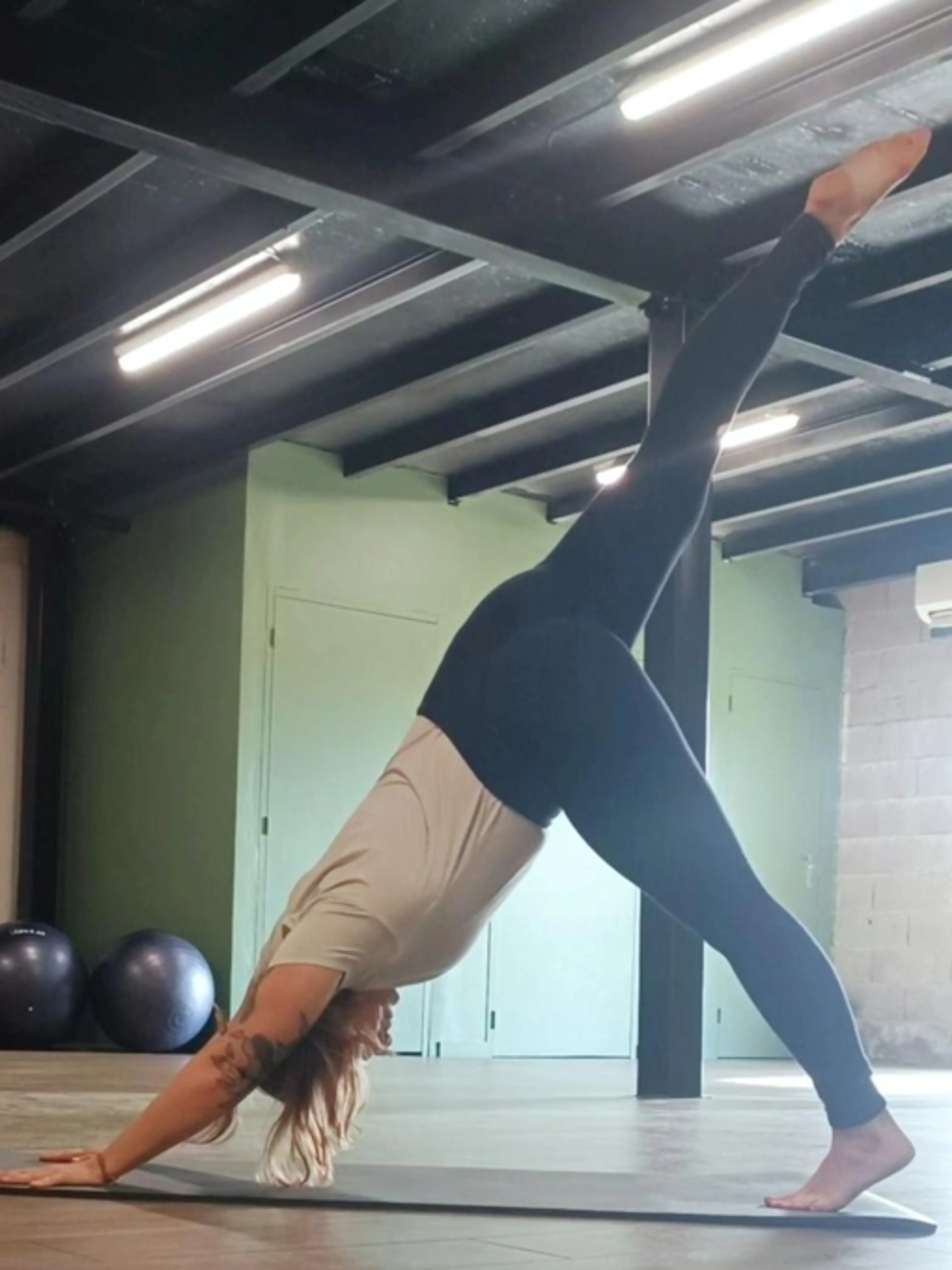 Équilibre corps et esprit : Plongez dans le Hatha Yoga pour tous les niveaux !