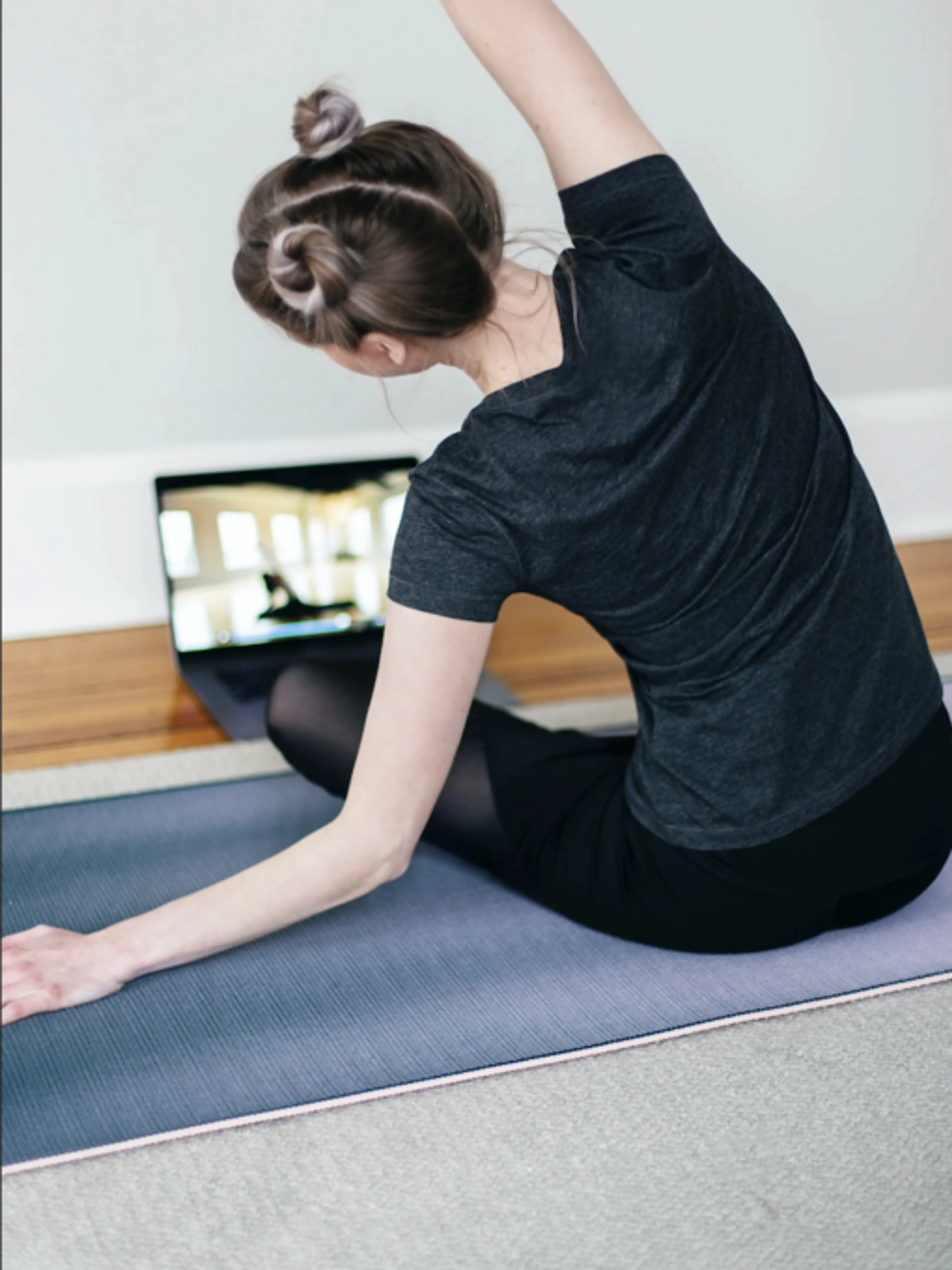 Image de présentation pour l'offre Cours de yoga Vinyasa niveau 1 & 2 par LauraBeYoga