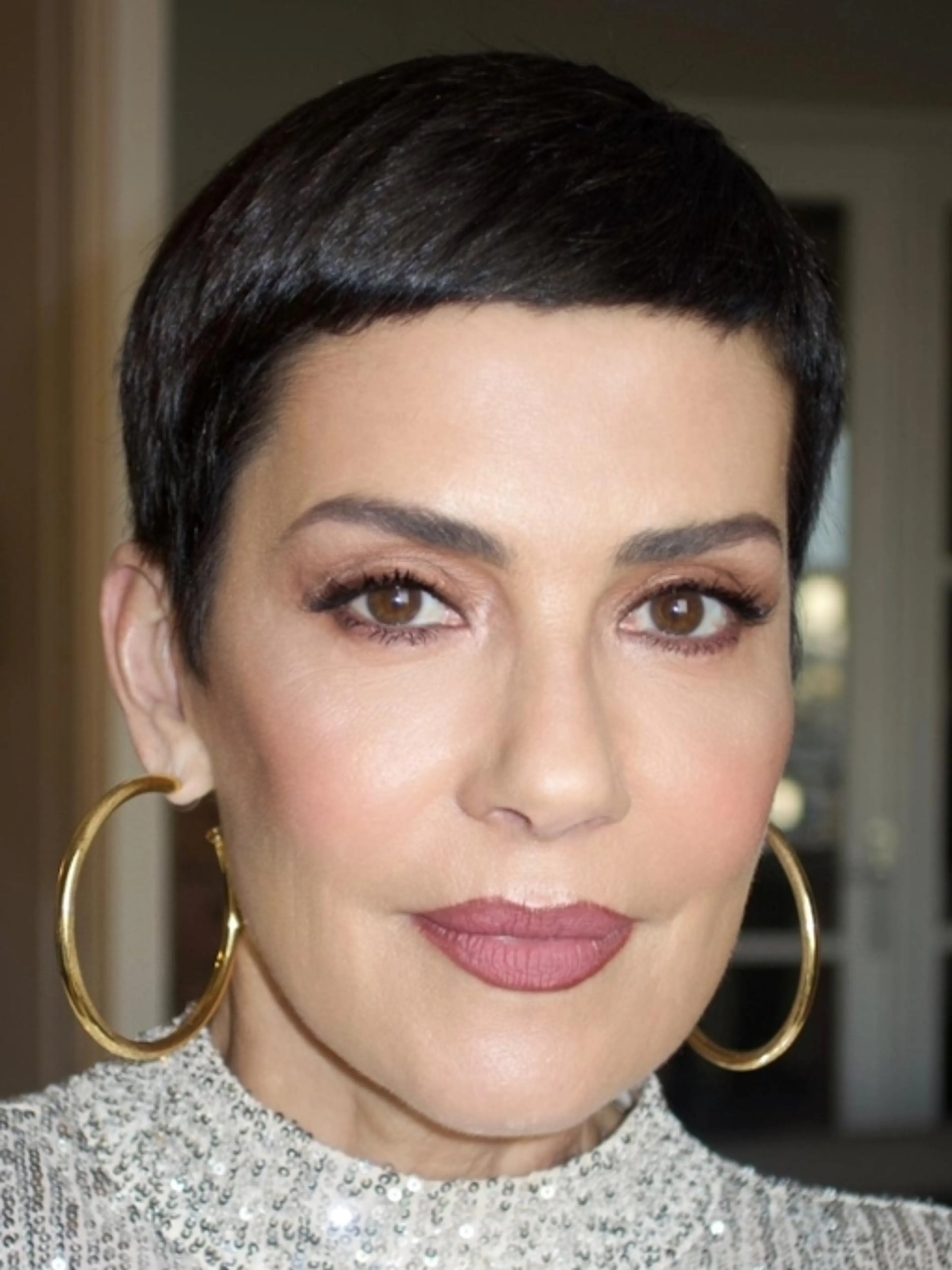 Image de présentation pour l'offre Go-To Makeup : Élégante toute la journée
Maquillage express 10 min : un look frais, lumineux et naturel pour femmes actives pressées par Monica Bibalou