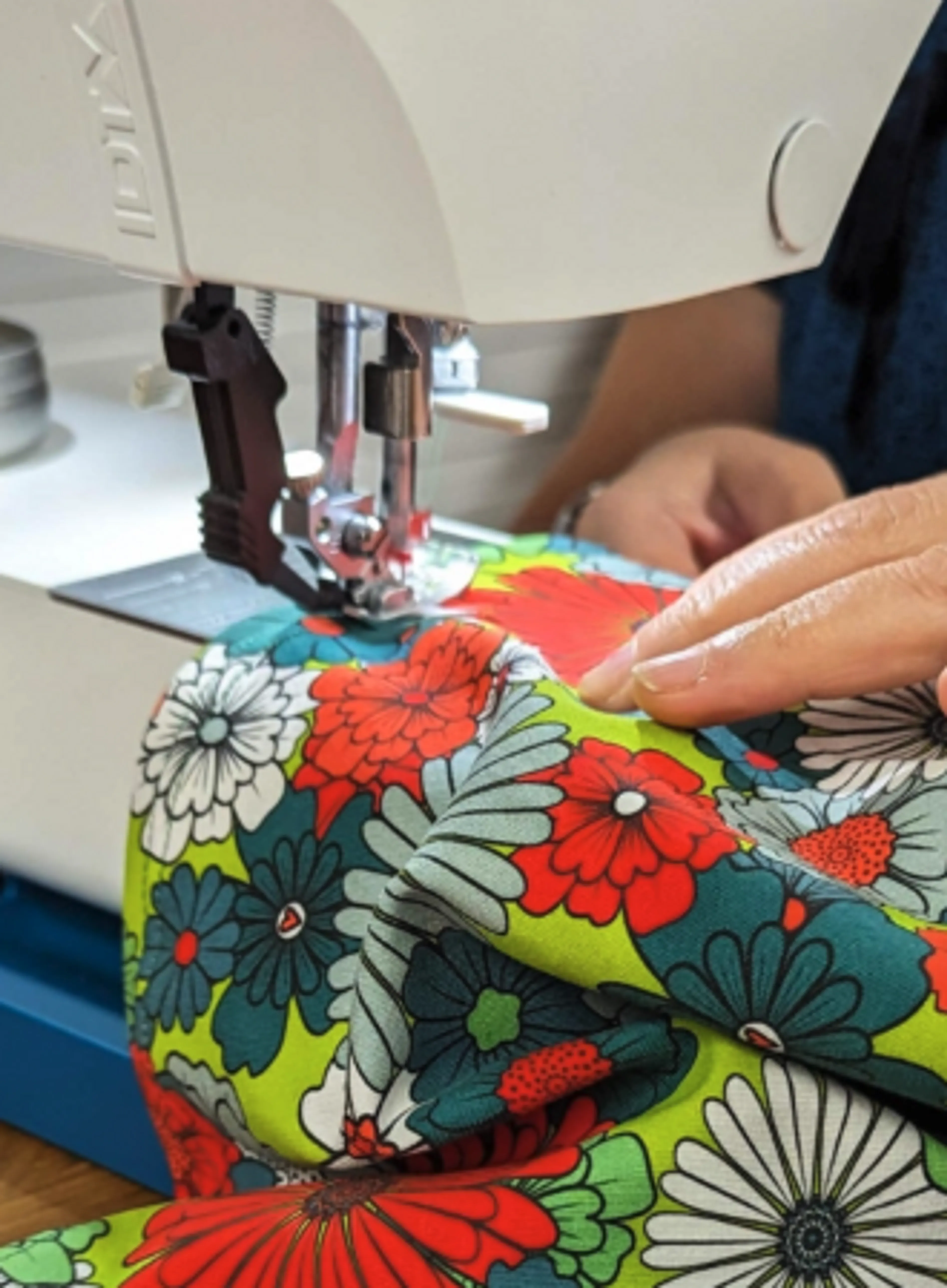 Image de présentation pour l'offre Découvrez les secrets de la couture du jersey : tous les tips et astuces couture ! par Avril la rouge