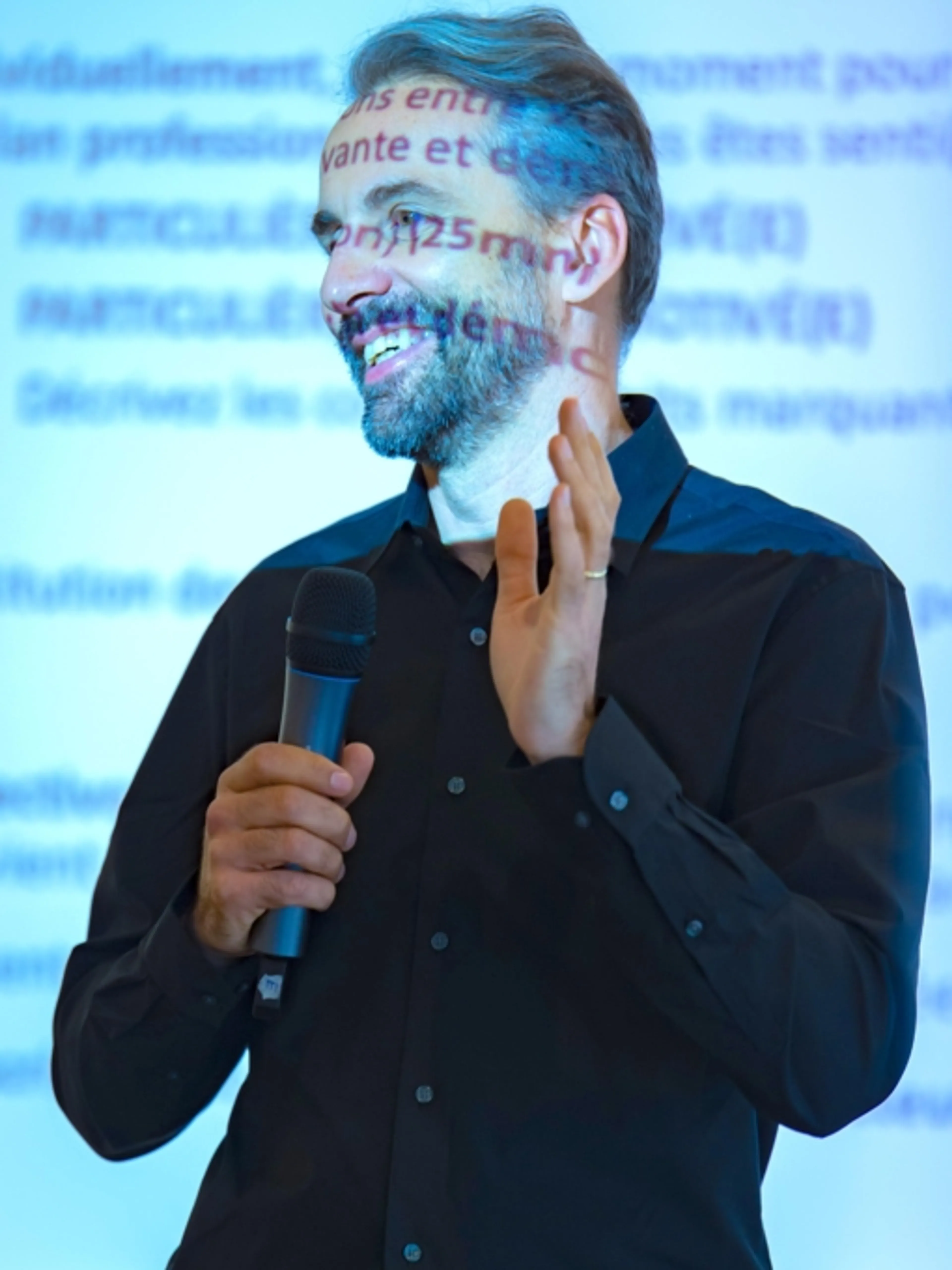 Image de présentation pour l'offre Boostez votre impact en PRISE DE PAROLE EN PUBLIC. Prenez confiance, captez l'attention et maîtrisez votre discours pour convaincre. par Antonin