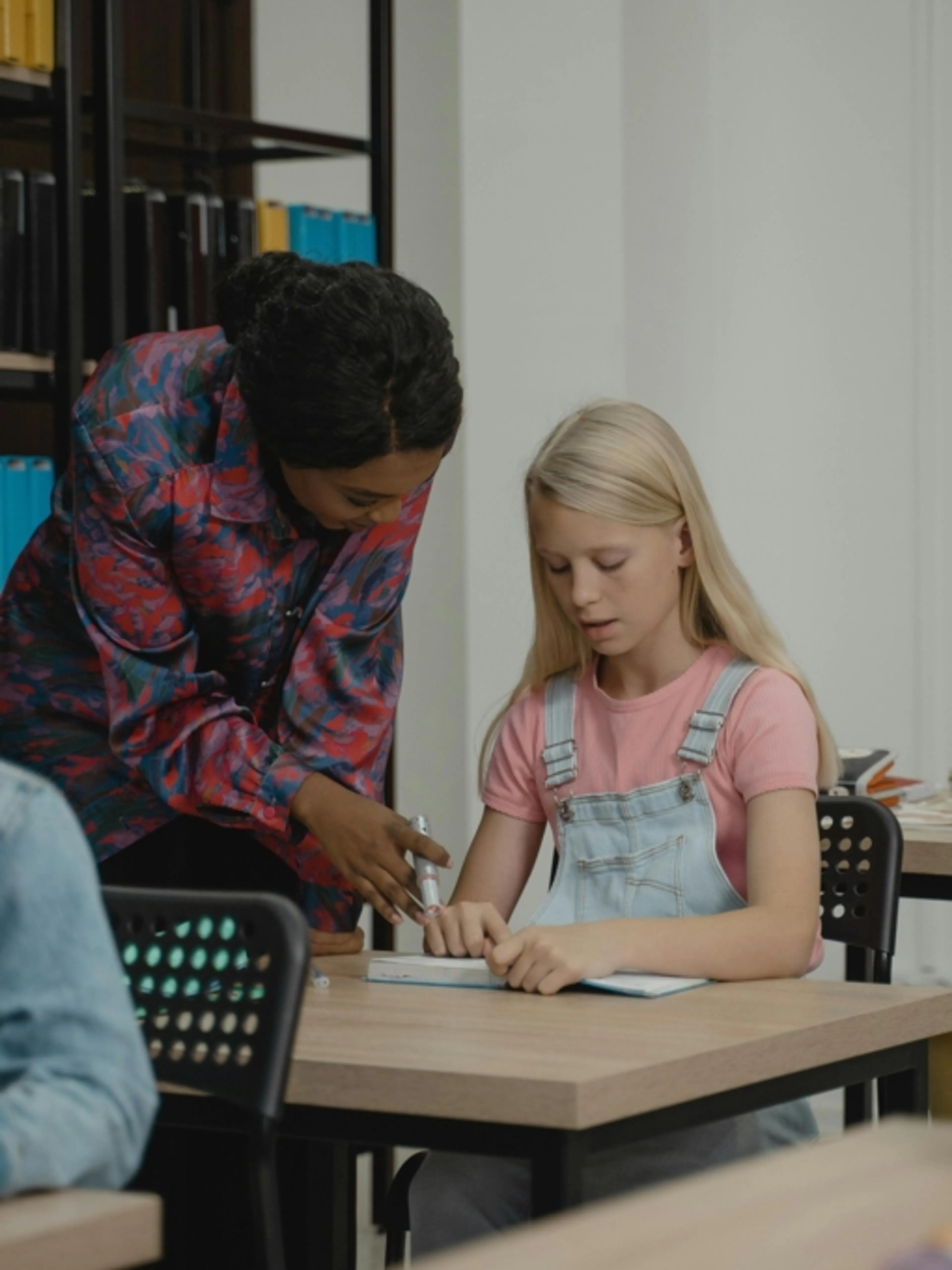 Image de présentation pour l'offre Atelier collectif de cours de maths : permet de travailler les notions vues en cours à plusieurs sous la tutelle d'un professeur. par Decamaths