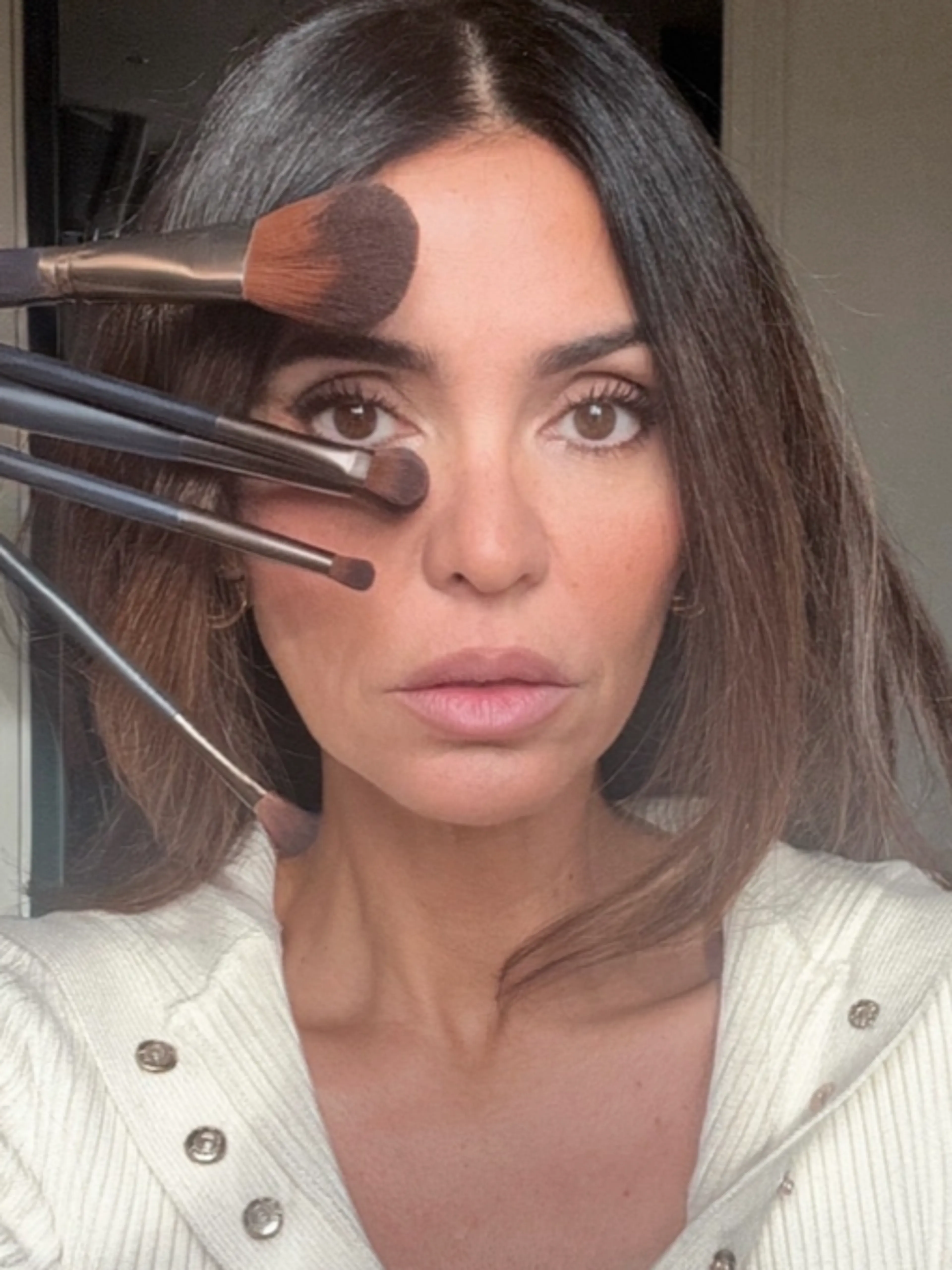 Image de présentation pour l'offre Beauty School by Deborah Azria : Deviens experte de ton maquillage pas à pas par Deborah Azria