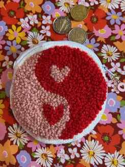 Wooskill | Do It Yourself | Broderie | pour l'offre Créer un porte-monnaie en punch needle + 14 vidéos pas à pas 🧶 | LYLY Image de présentation pour l'offre Créer un porte-monnaie en punch needle + 14 vidéos pas à pas 🧶 par LYLY