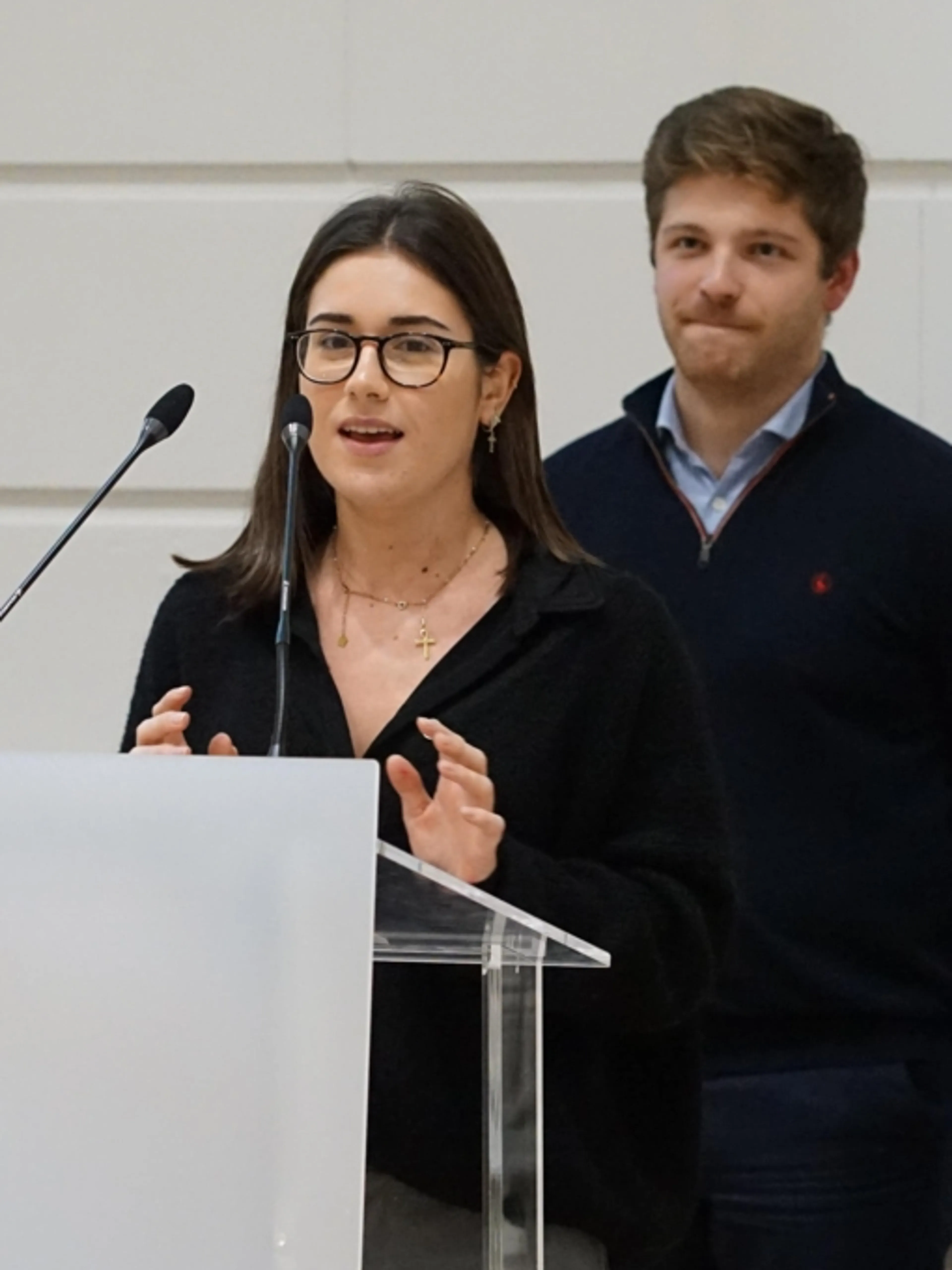 [Formation - Prise de parole en public]

Apprenez à adopter une posture convaincante, une oralité maîtrisée et un discours impactant.