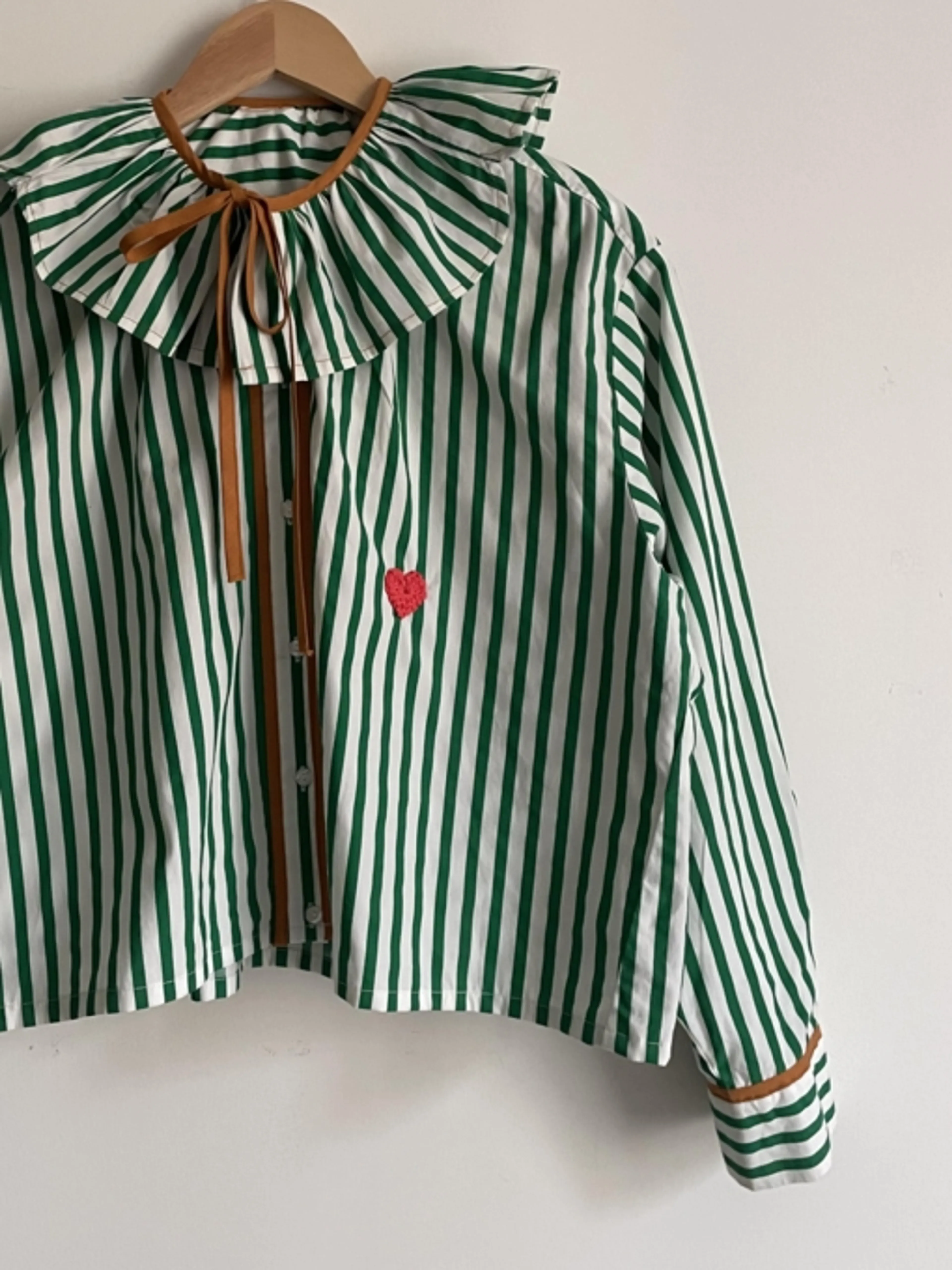 Image de présentation pour l'offre Transformez une chemise en 10 créations uniques ! par Mel de Mars