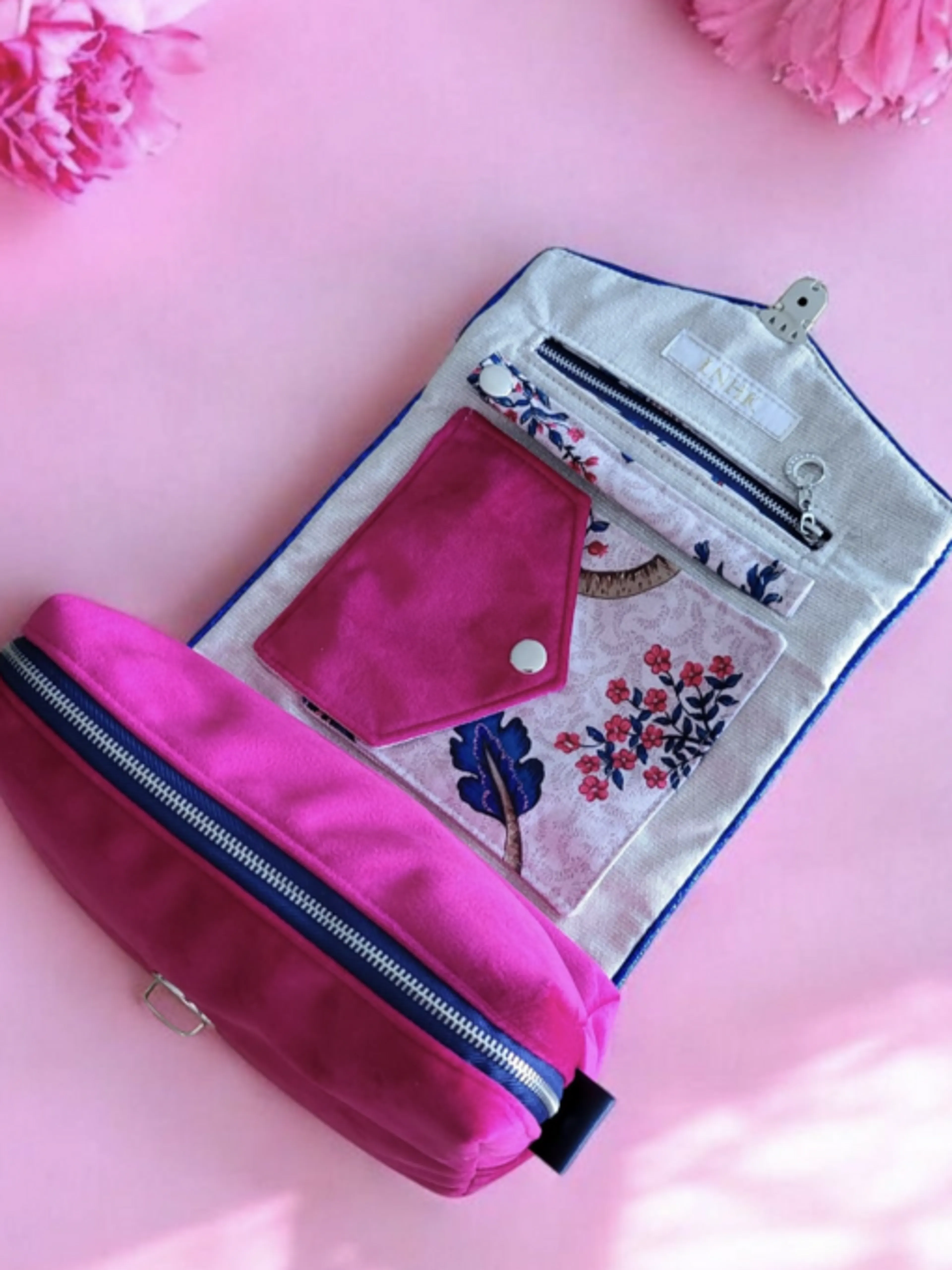 Image de présentation pour l'offre Masterclass Couture – Cousez avec moi la trousse de toilette de mon 2e livre ! par Hélène