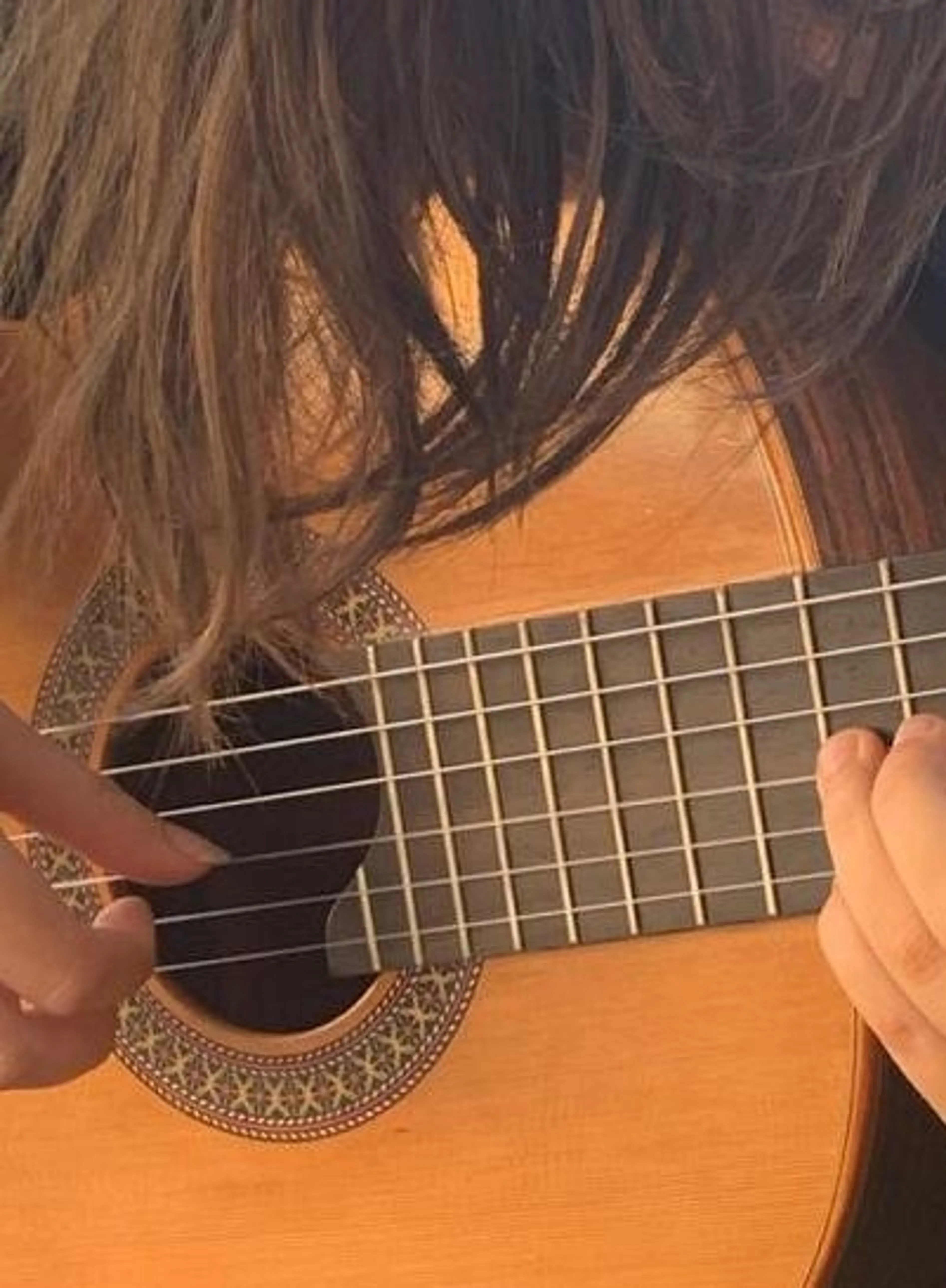 Image de présentation pour l'offre Cours de guitare - Prof de guitare expérimentée - Tous niveaux par Manon
