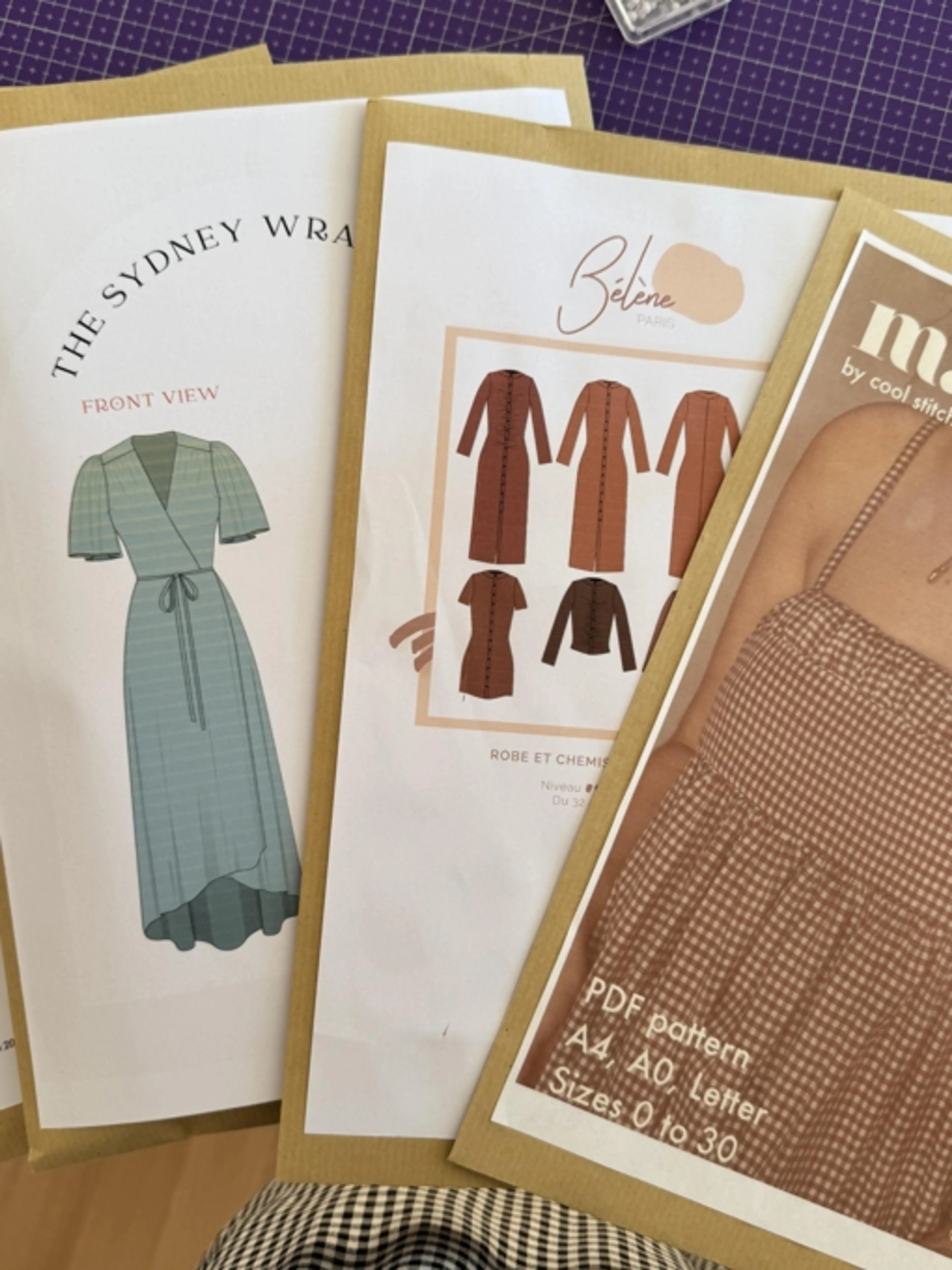 Image de présentation pour l'offre COMMENCER LA COUTURE SEUL. Comment apprendre la couture de A à Z en autodidacte ? par Camille