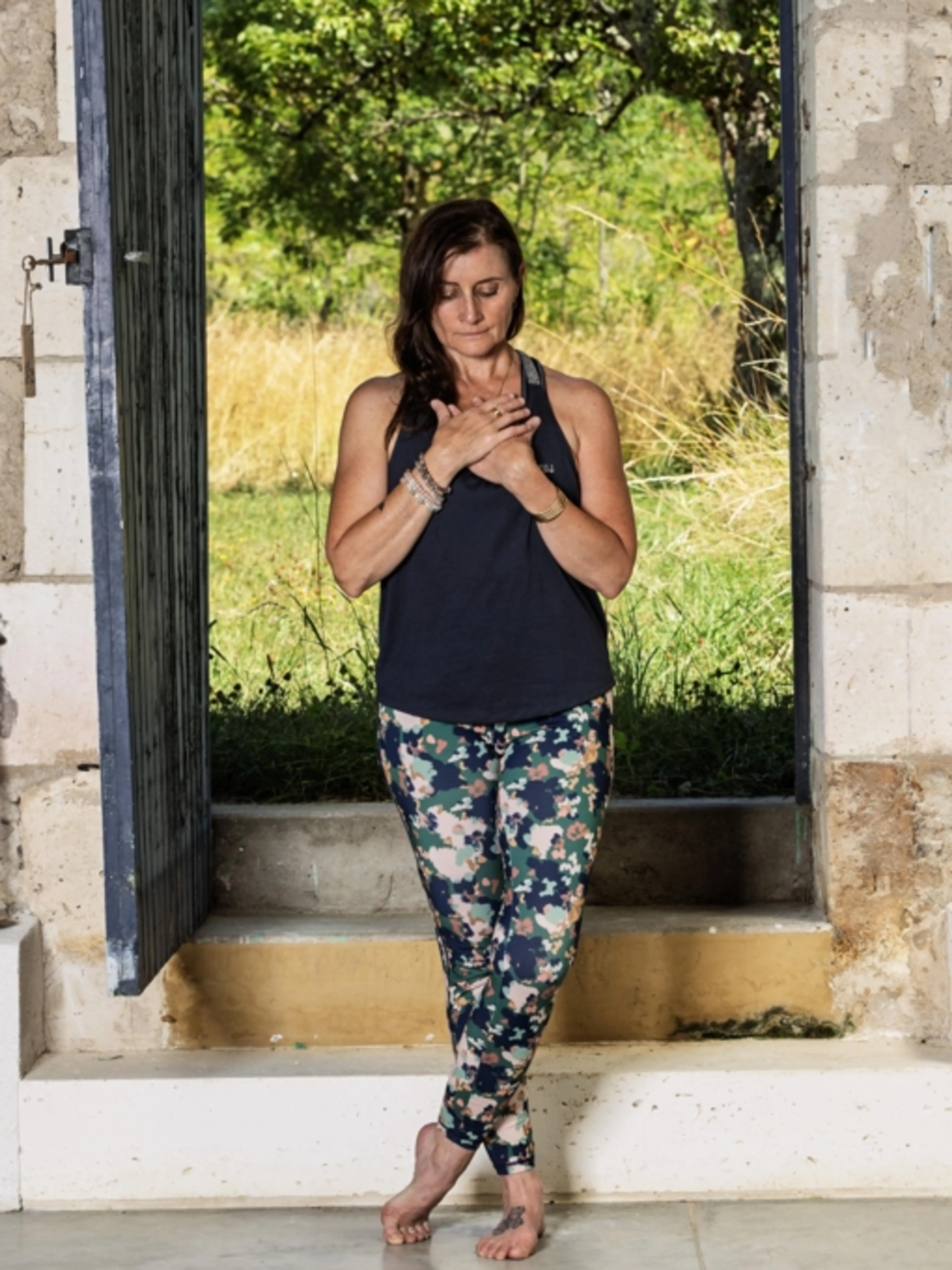 HATHA YOGA, Équilibre Corps-Esprit en Mouvement
Bouge, respire, rayonne… Retrouve équilibre et vitalité avec un yoga flow dynamique qui allie force