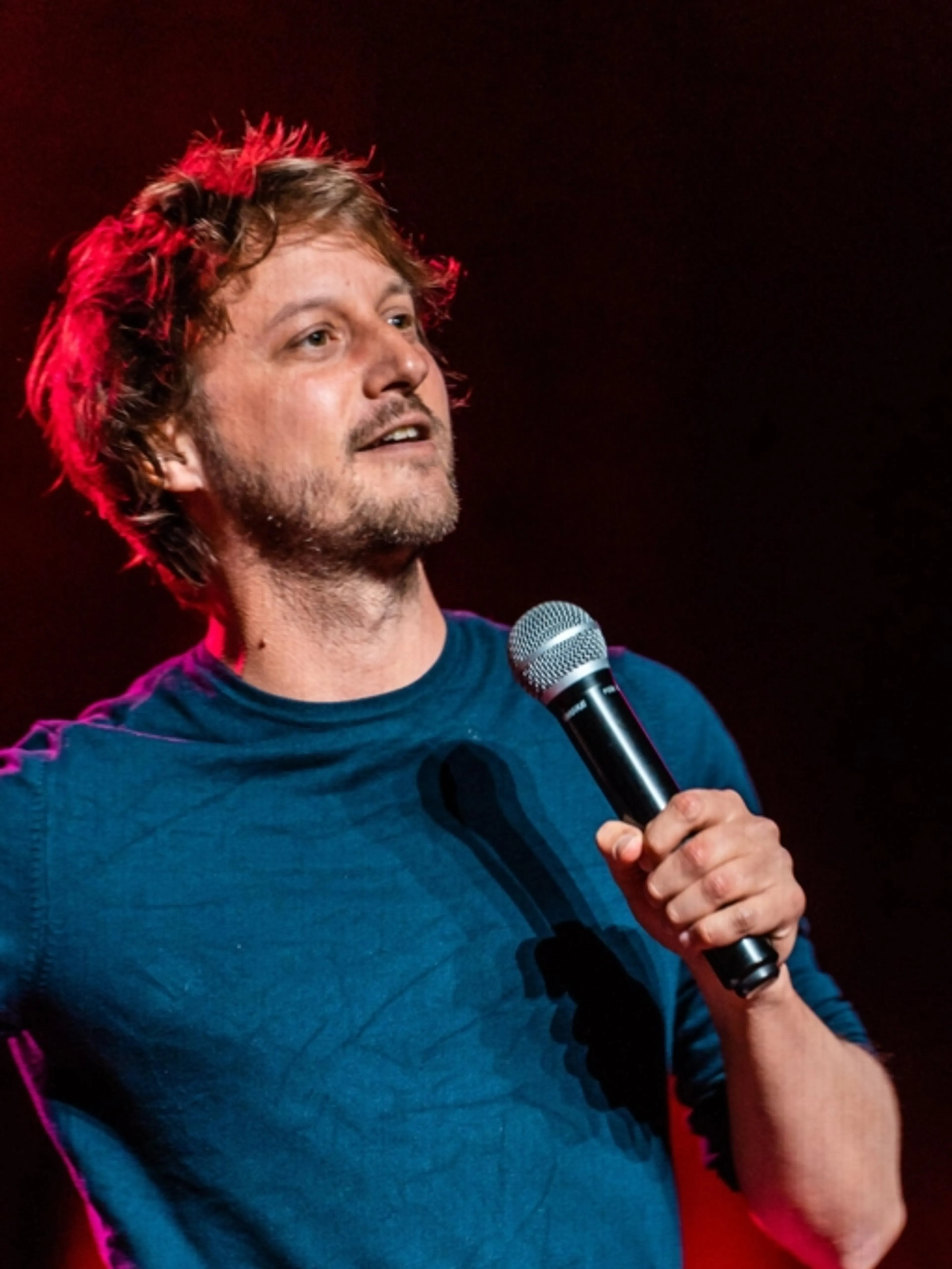 Image de présentation pour l'offre Faites briller votre humour : Cours de stand-up avec un expert de l'improvisation ! par Yvain