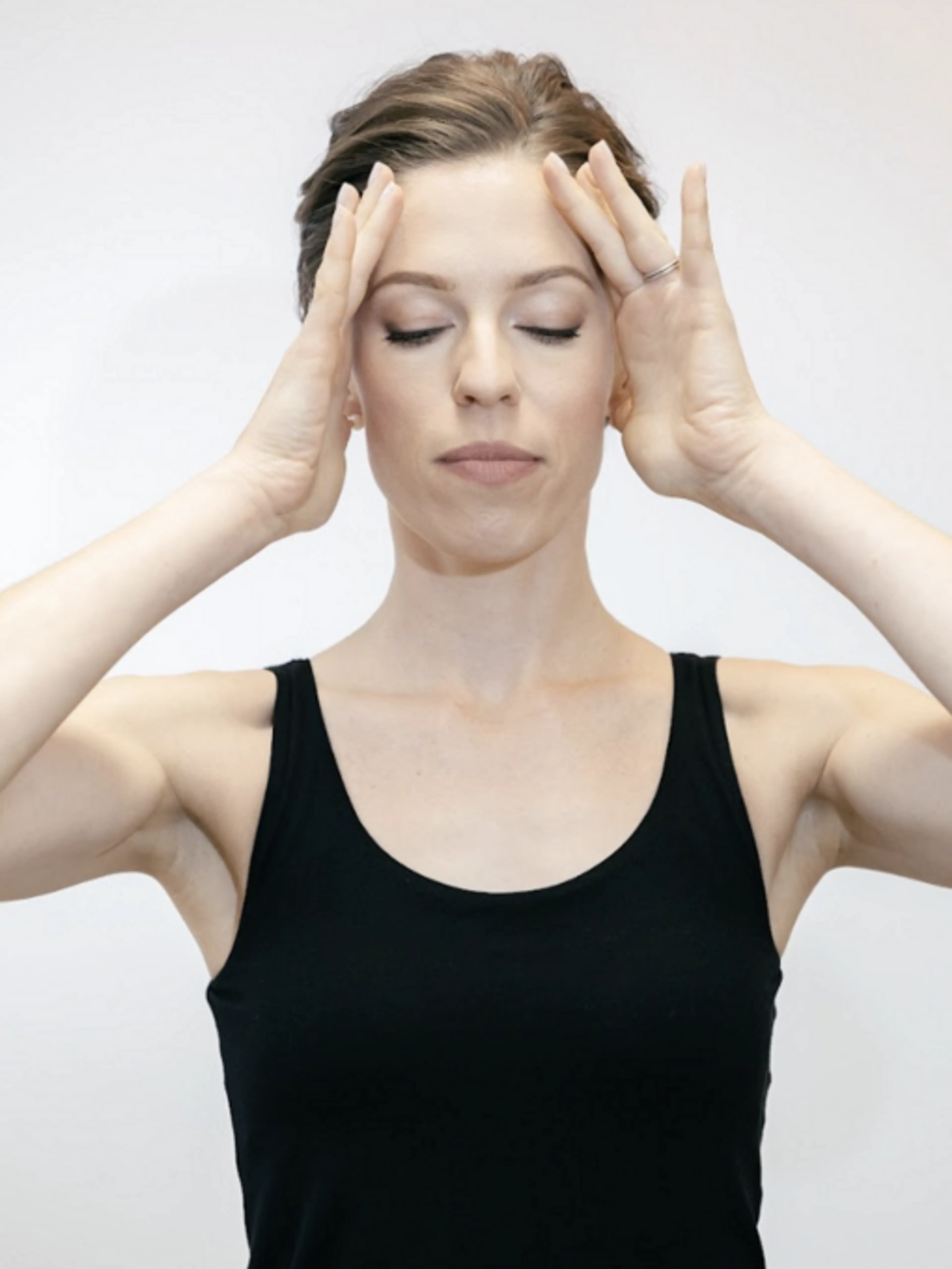 Image de présentation pour l'offre Apprenez les bases pour tonifier vos muscles faciaux, réduire les rides et révéler un visage plus jeune par Masha Marques