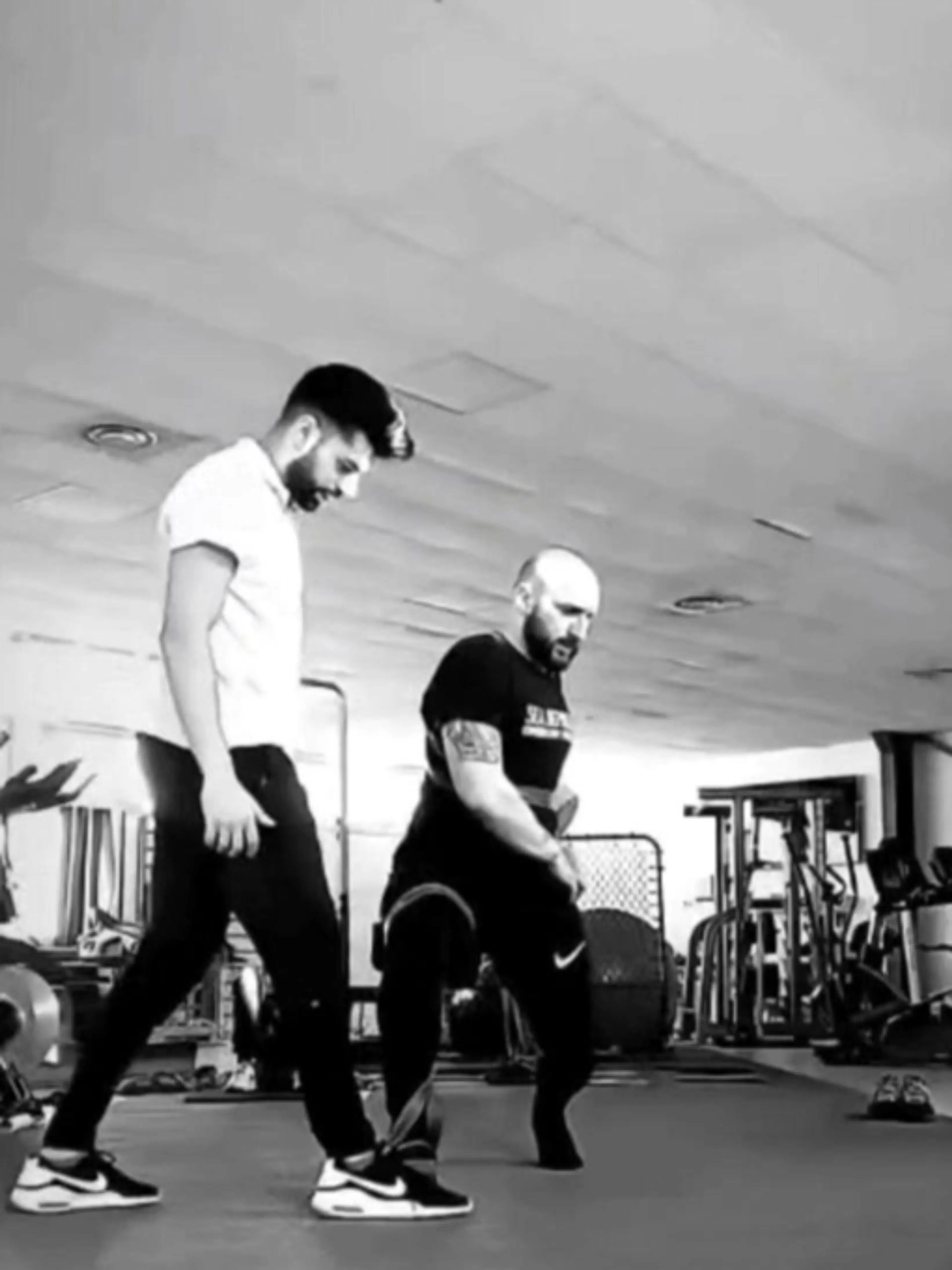 Image de présentation pour l'offre Transformez votre physique avec un coach expert en préparation physique et kinésithérapie : Des séances personnalisées pour atteindre vos objectifs! par Alfredo