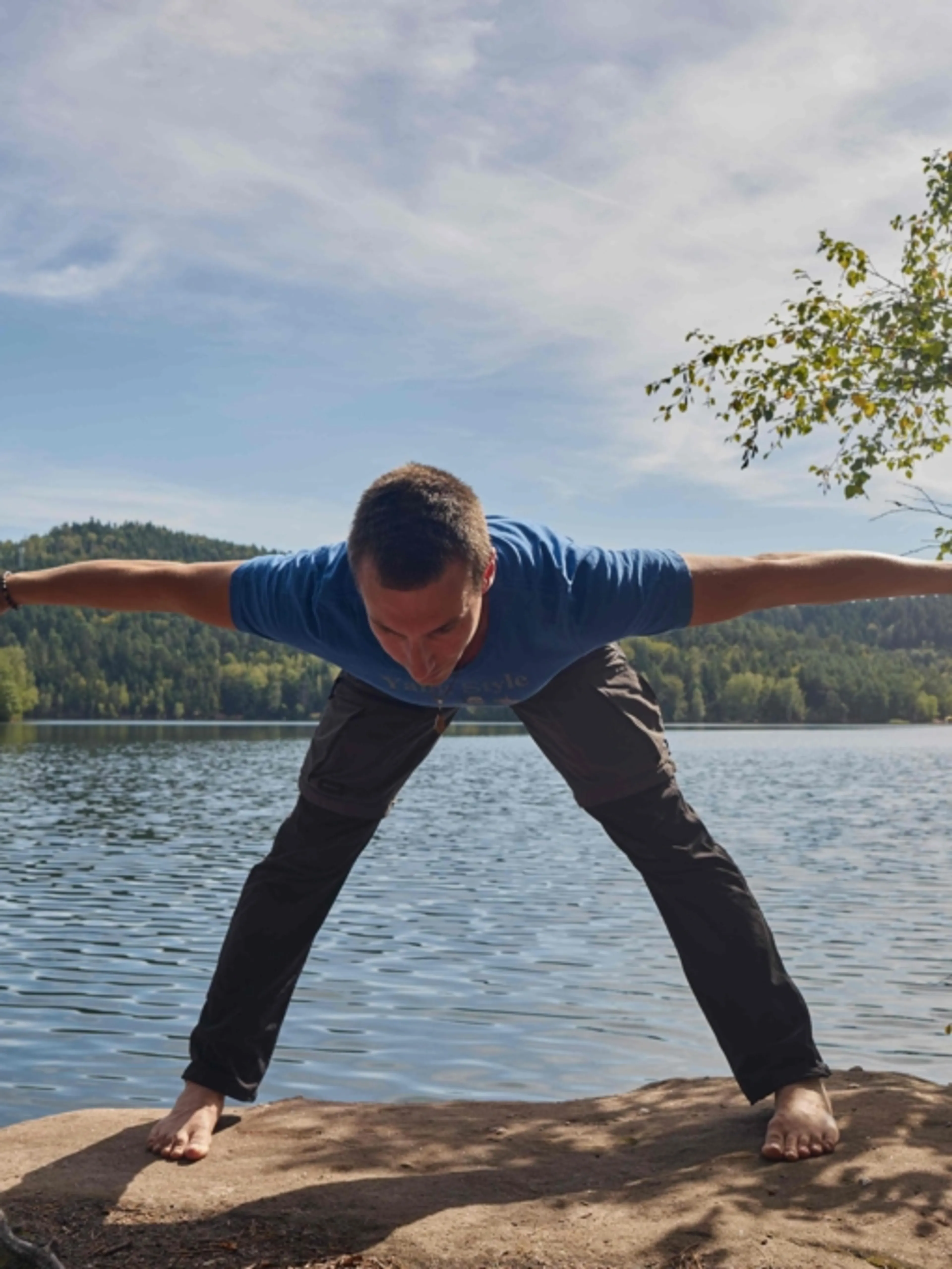 Séance de Hatha Yoga Traditionnelle - Postures tenues, renforcement et éveil par la concentration et le maintien postural (cours collectif privé).