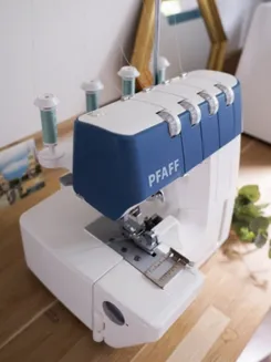 Image de présentation pour l'offre ⭐ Pack Surjeteuse : Maîtrisez votre machine + Guide complet par Atelier Miinsa