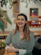 Flore vous présente ses services sur la plateforme Wooskill.