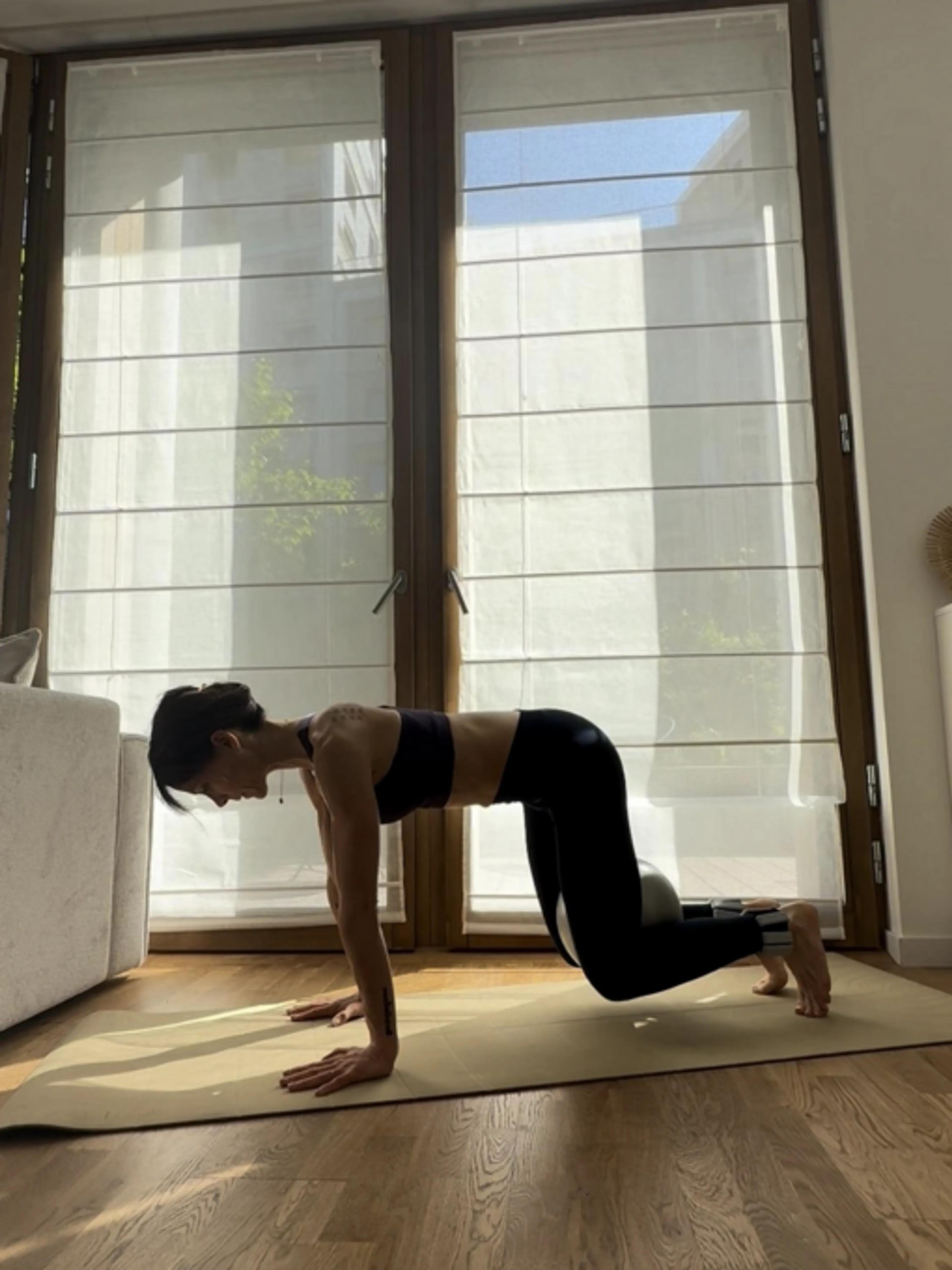 Image de présentation pour l'offre Et si tu (re)découvrais la vraie force… celle qui part du centre ? Un cours de Pilates essentiel, fluide et intelligent, pour ton corps et ton esprit par Laety