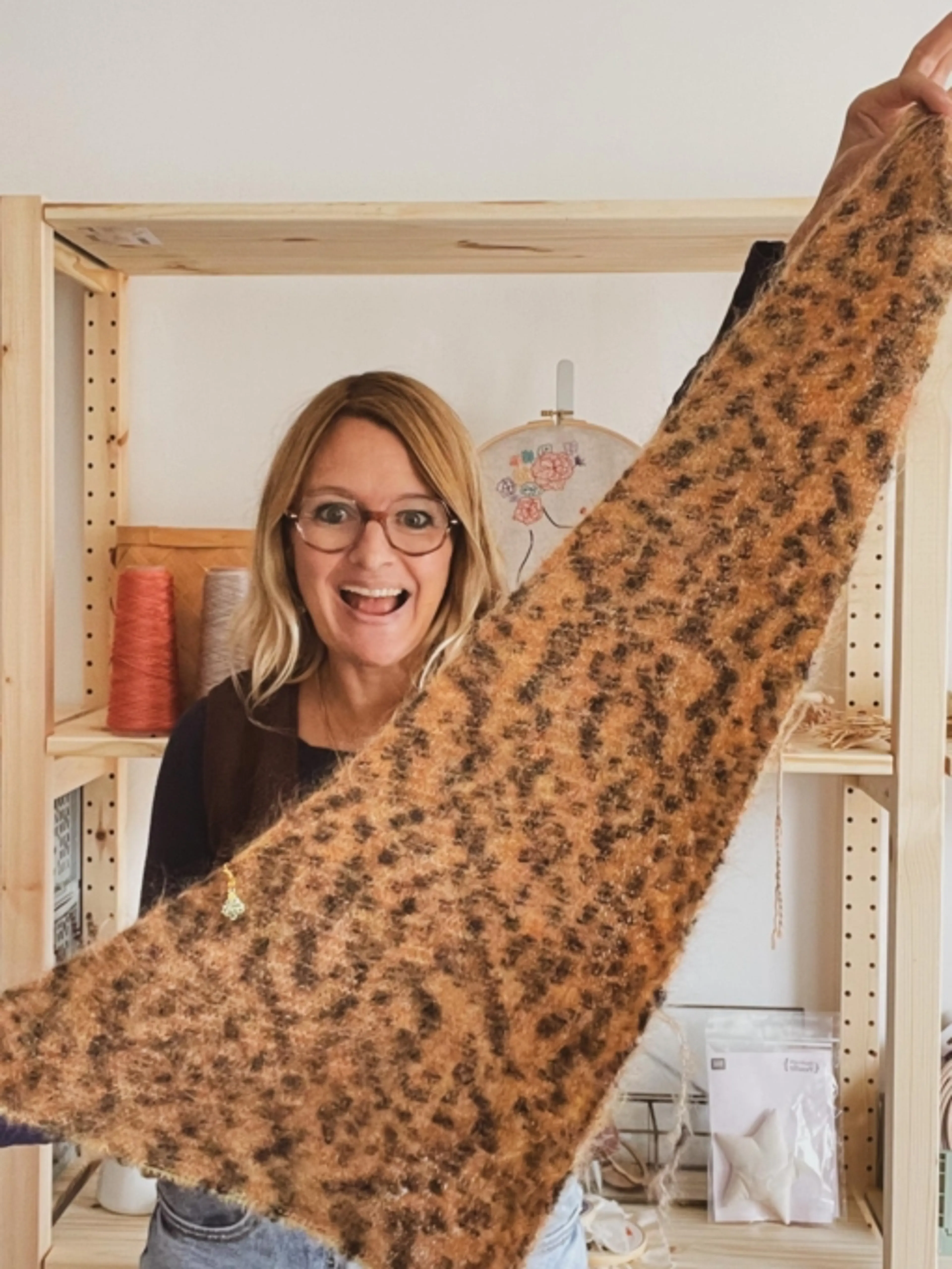 Image de présentation pour l'offre Tricotez votre châle - Masterclass parfaite pour les débutants au tricot par Caro Tricote