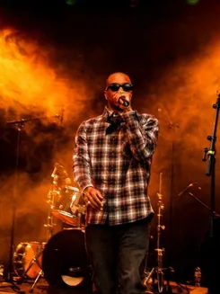 Image de présentation pour l'offre SOLO LABEL - Autoproduit ton EP et deviens l'artiste de ton propre label de musique en 6 mois sans studio ni équipe même si tu te lances de 0 par Spykher