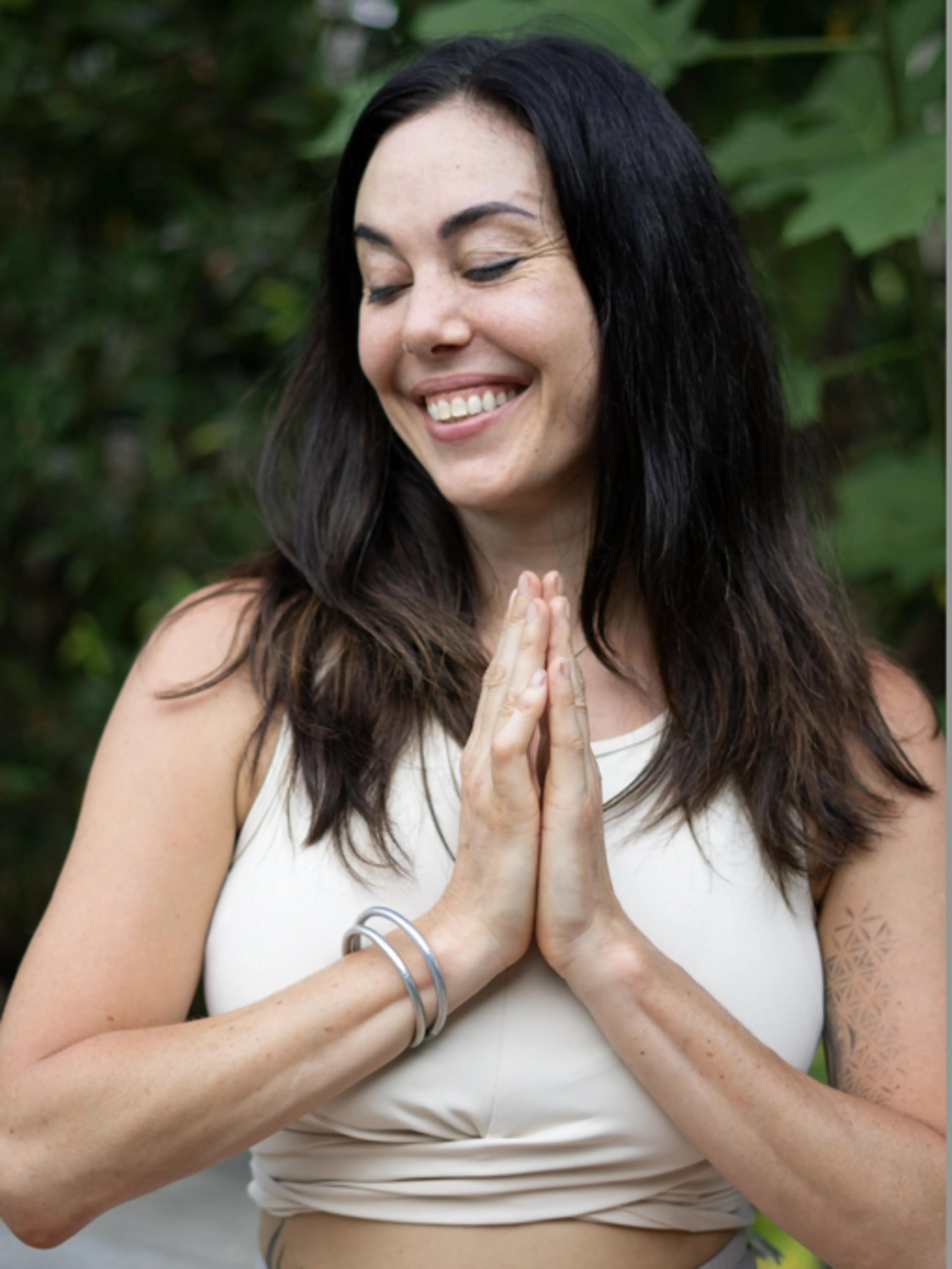 Image de prĂ©sentation pour l'offre Secrets anti-Ăąge : Yoga hormonal et yoga du visage pour une peau resplendissanteđââïž par Julie Forton
