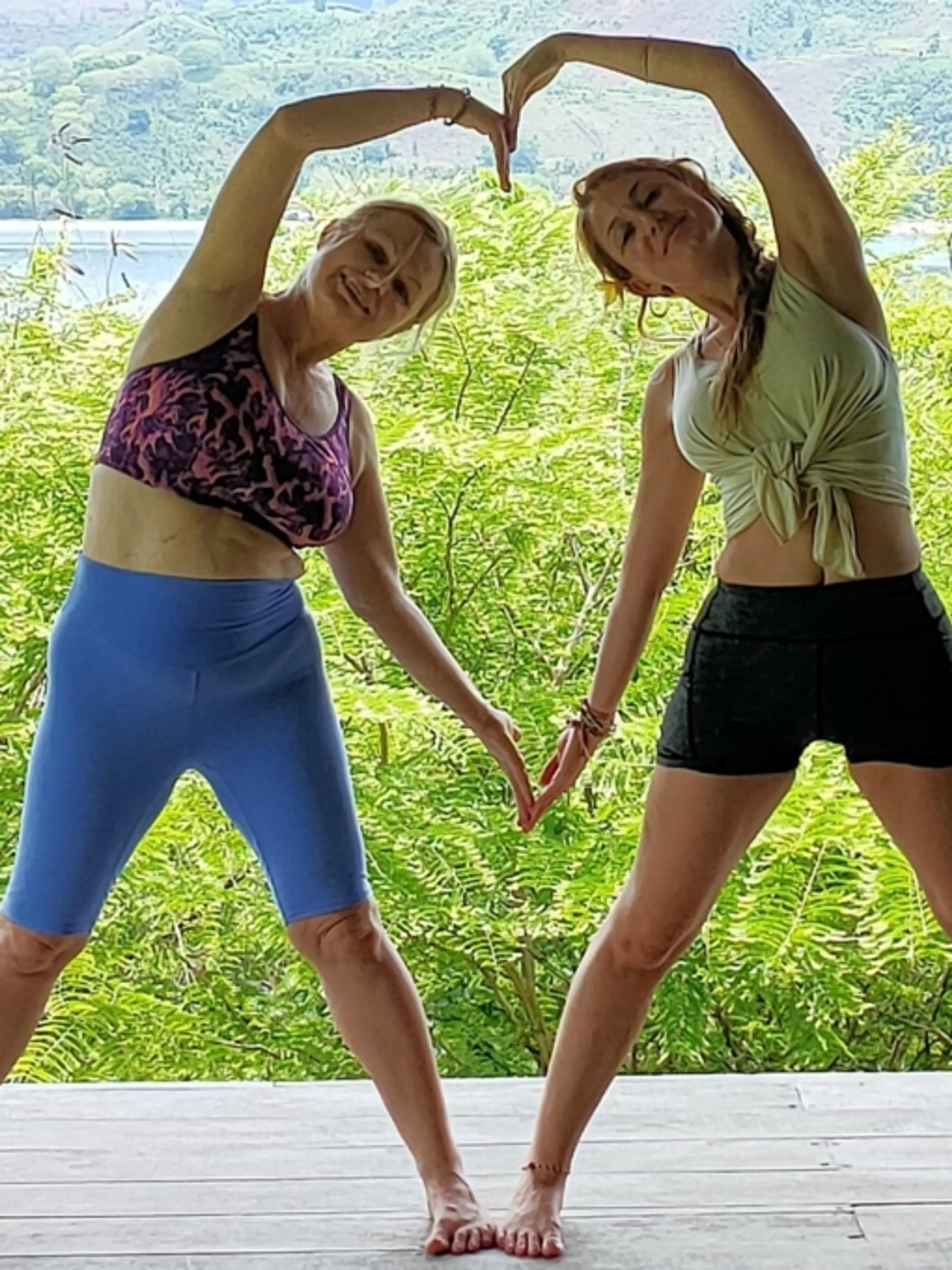 Yoga hormonal : retrouvez jeunesse et vitalité à 40+ ! 🌸