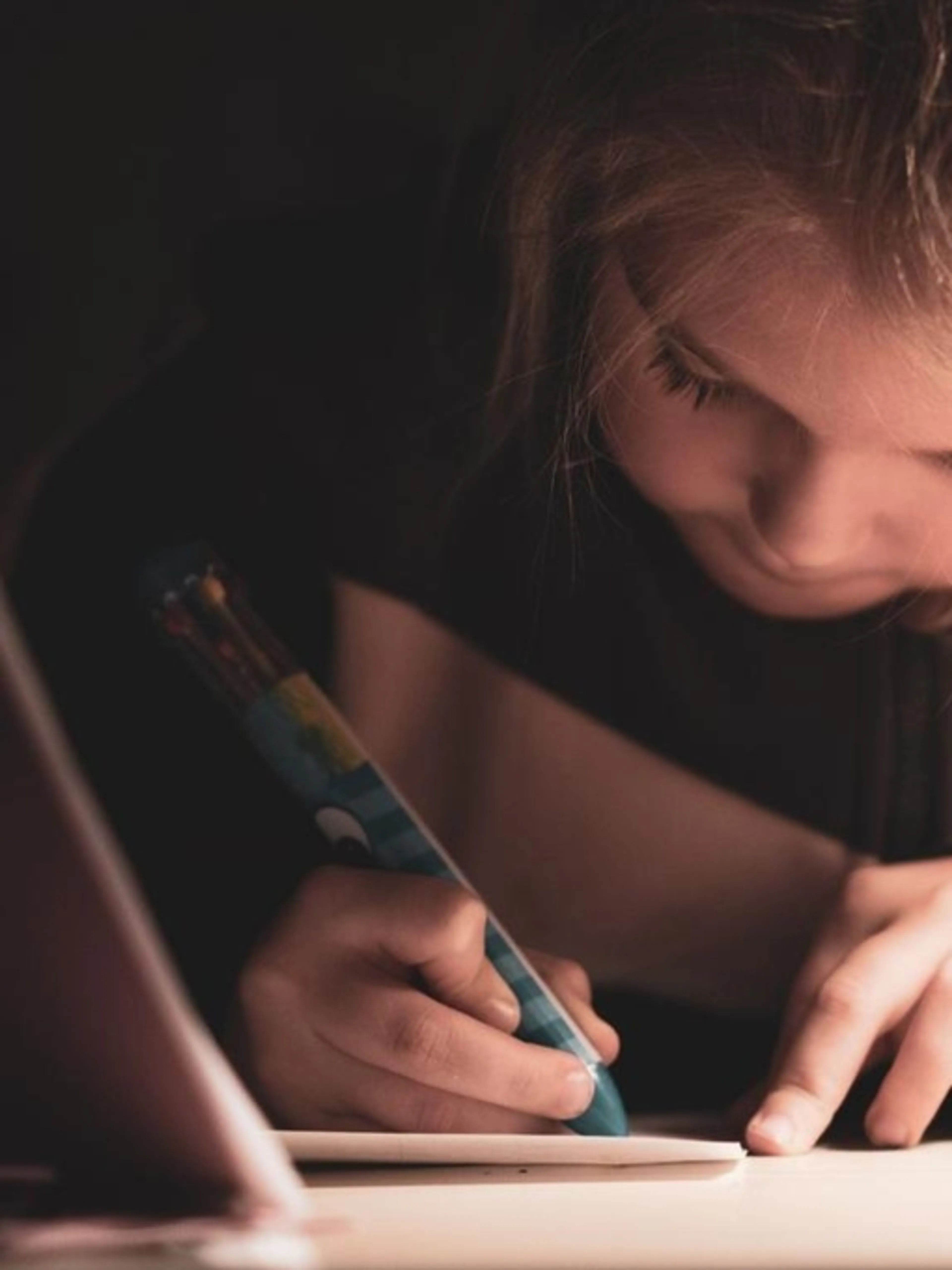 Image de présentation pour l'offre Séance d'aide aux devoirs pour les élèves qui en ressentent le besoin :) par Anaïs
