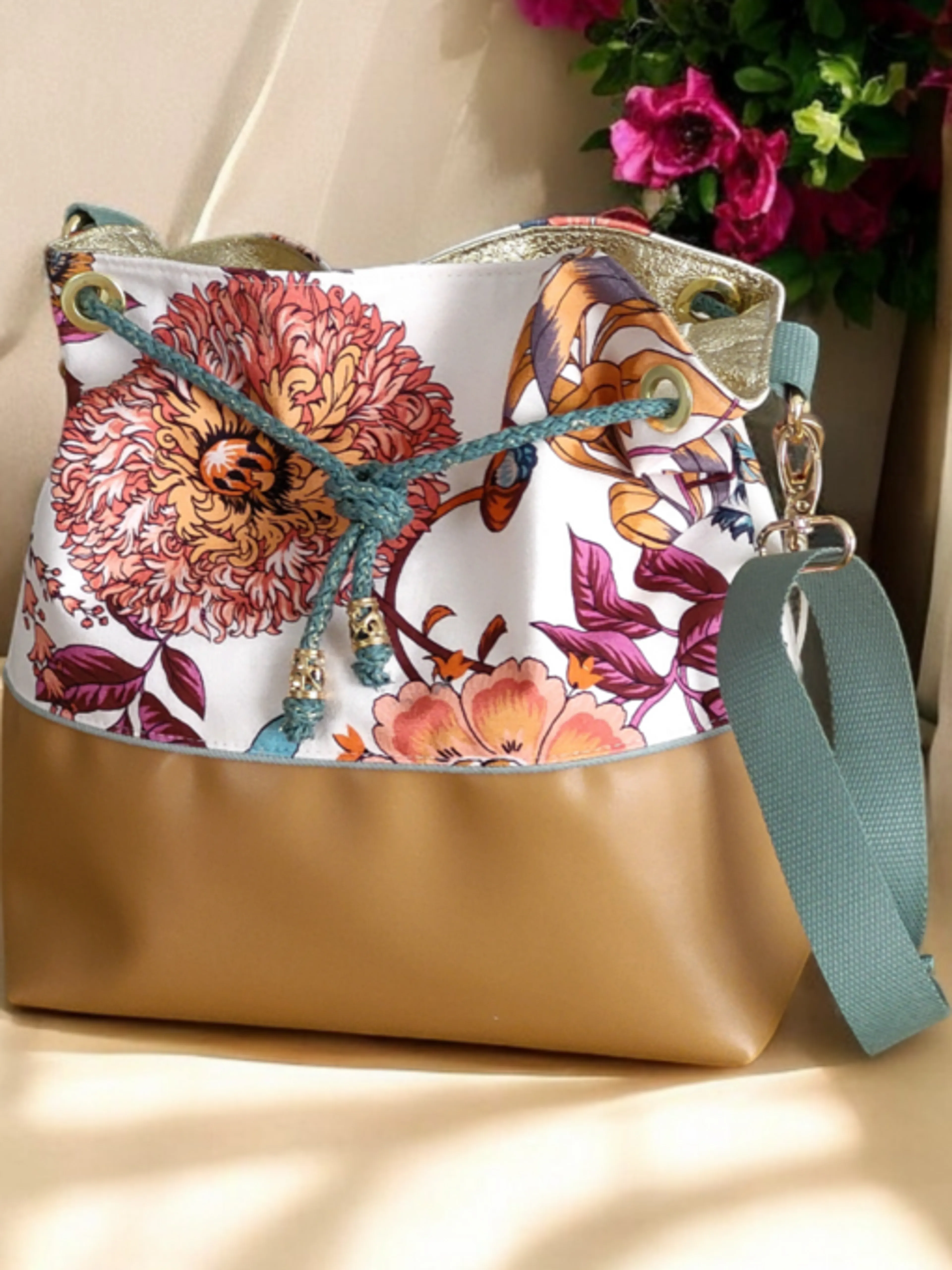Image de présentation pour l'offre Apprenez à coudre un sac seau élégant avec des finitions professionnelles! par Hélène