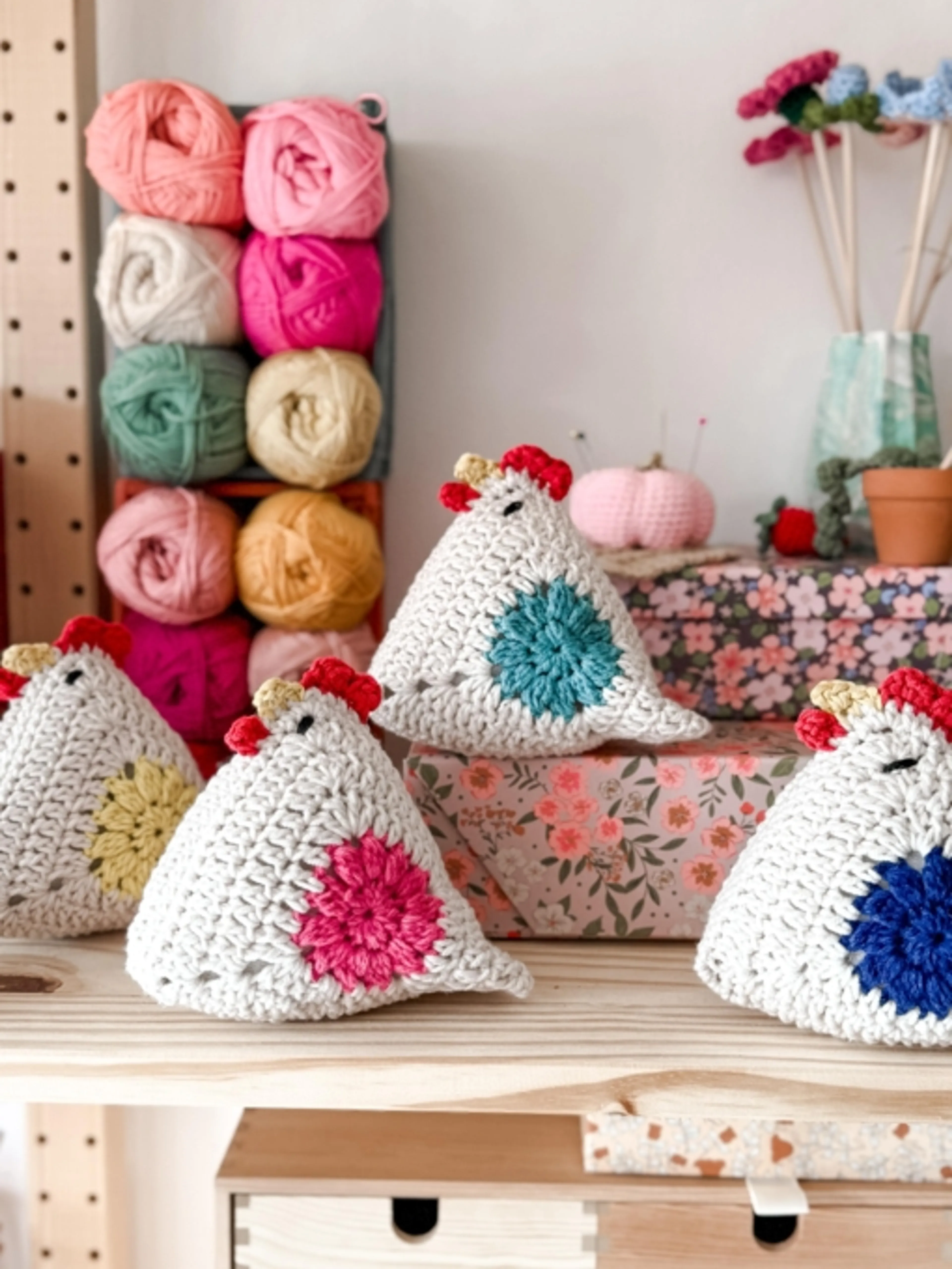 Image de présentation pour l'offre Créez votre poule de Pâques au crochet - Masterclass facile et rapide! par Caro Tricote