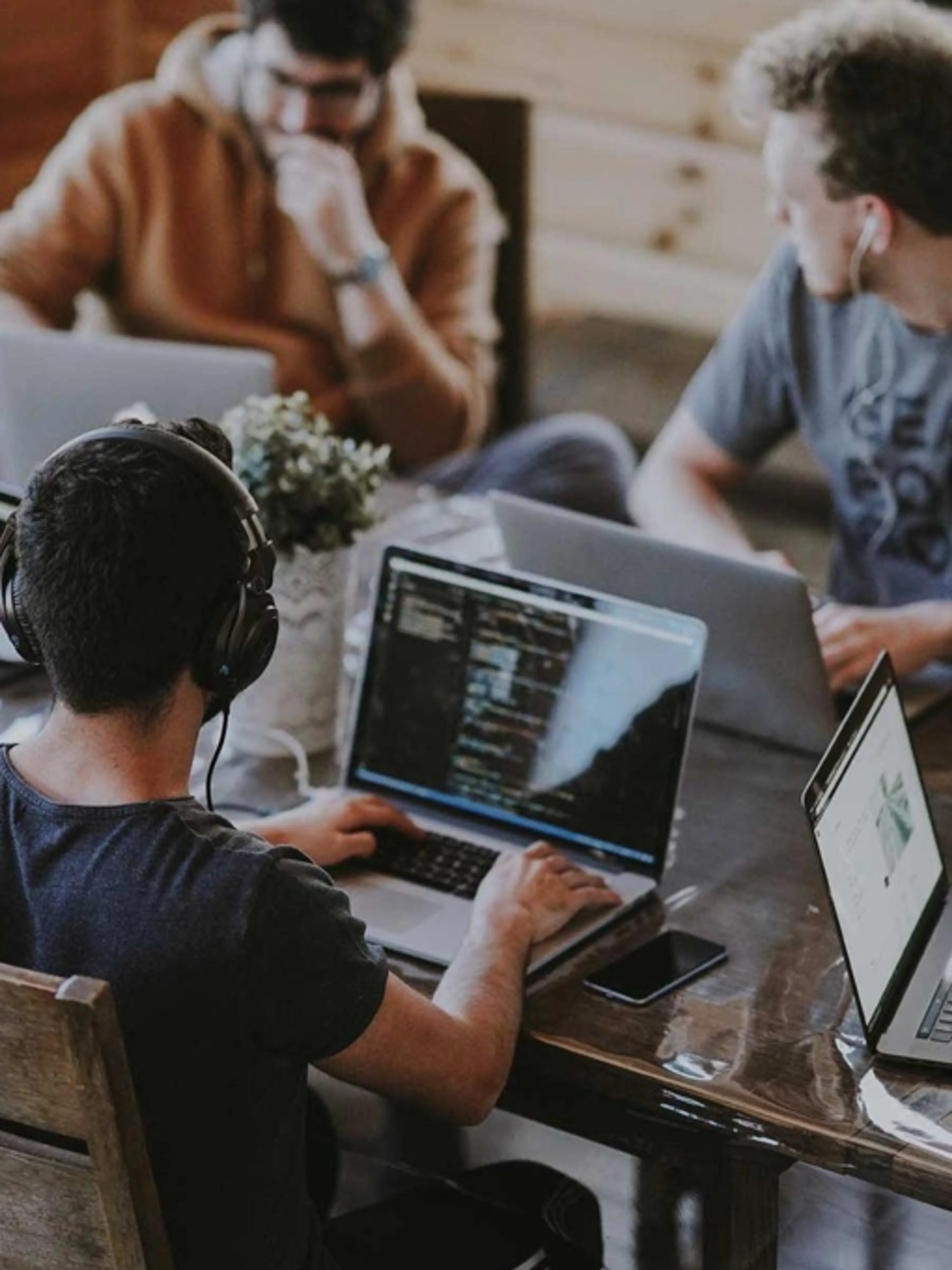 Image de présentation pour l'offre Lancez votre site web dès aujourd'hui, formation complète avec WordPress & Divi, nom de domaine et hébergement offerts la première année ! par Armelle