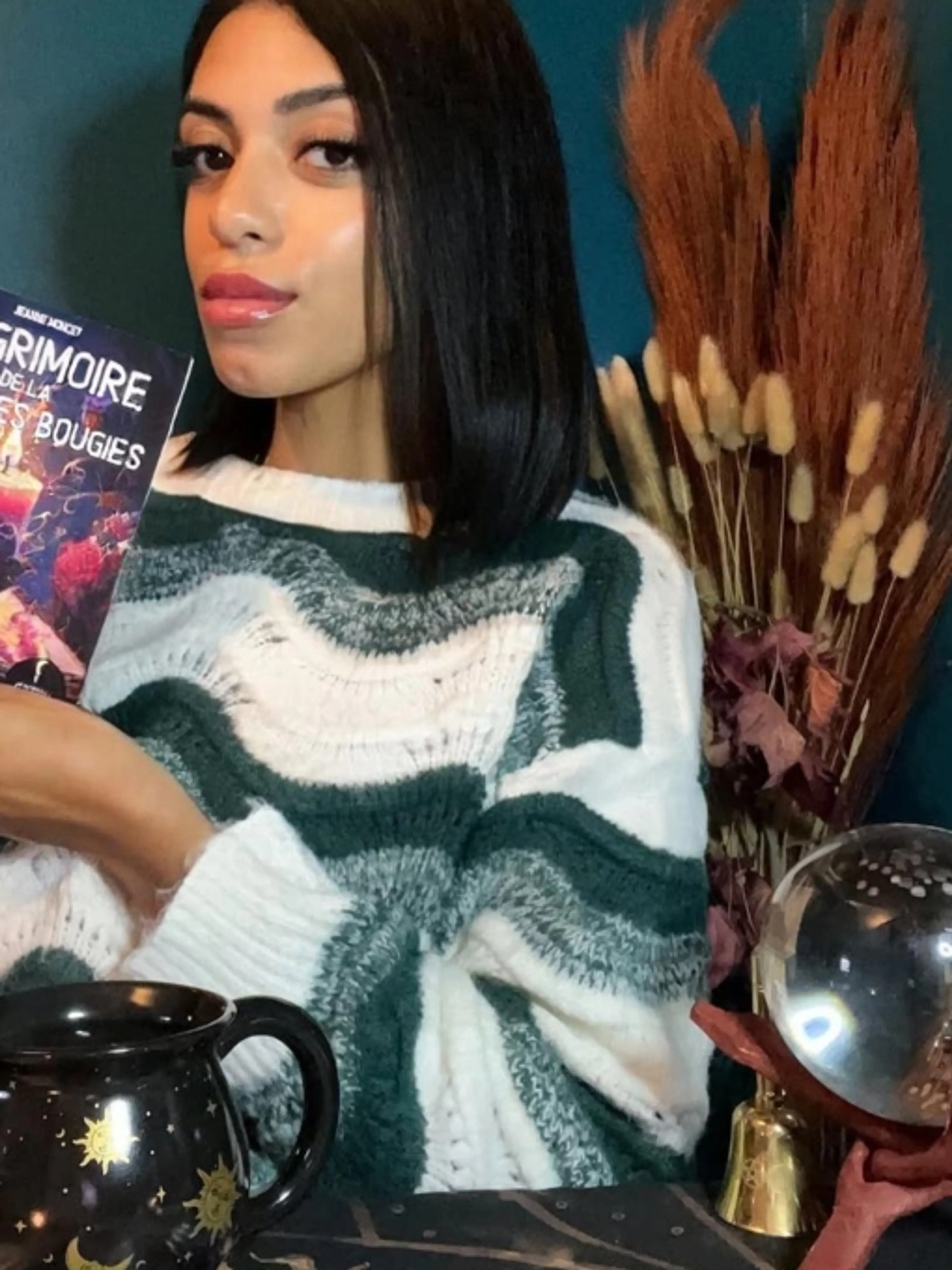 Image de présentation pour l'offre Je vous propose une médiumnité complète ou une médiumnité défunt avec l’aide de mon tarot ou boule de cristal par Francesca