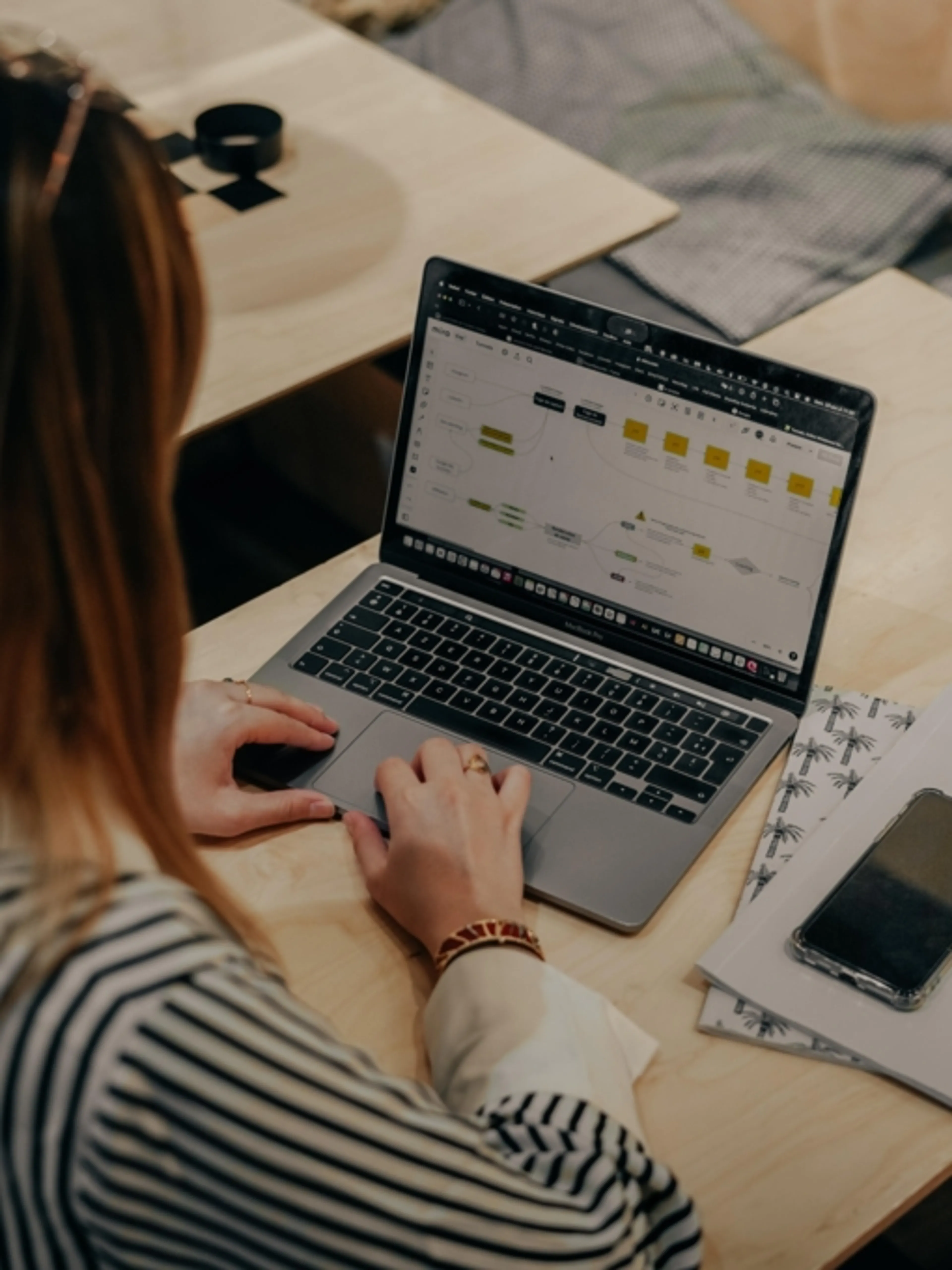 Image de présentation pour l'offre Atelier interactif |Passe ton tunnel de vente au crible et repars avec ton plan d’action personnalisé pour convertir plus, plus vite et sans t’épuiser par Flore