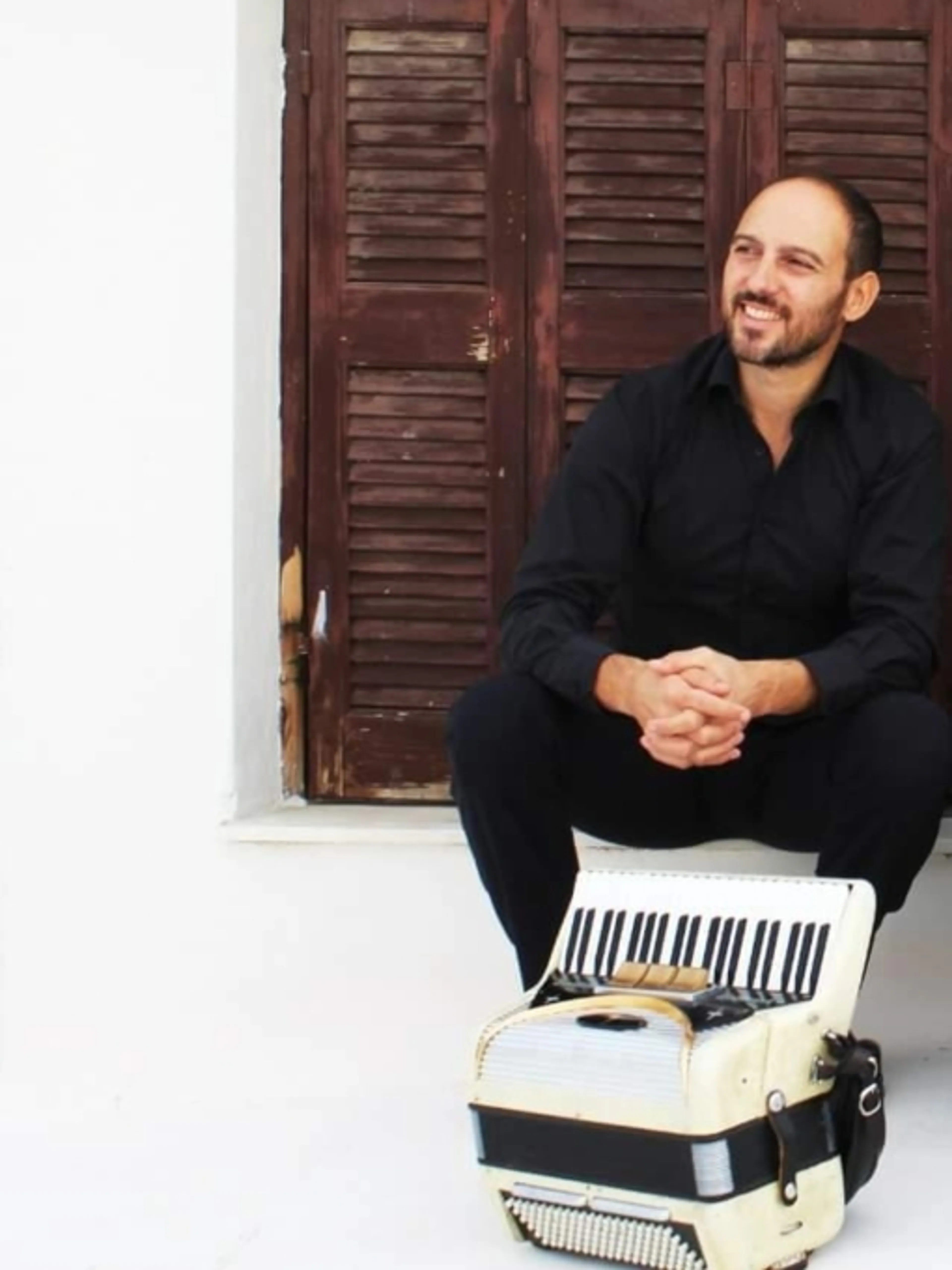 Image de présentation pour l'offre Maîtrisez l'accordéon piano avec des cours personnalisés alliant technique et expression musicale ! par PABLO
