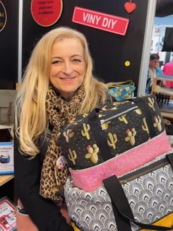 Image de présentation pour l'offre 🧵 Offre Spéciale Couture : Apprendre à Coudre des Pièces Utiles et Stylées – Sans Surjeteuse ! par Viny DIY