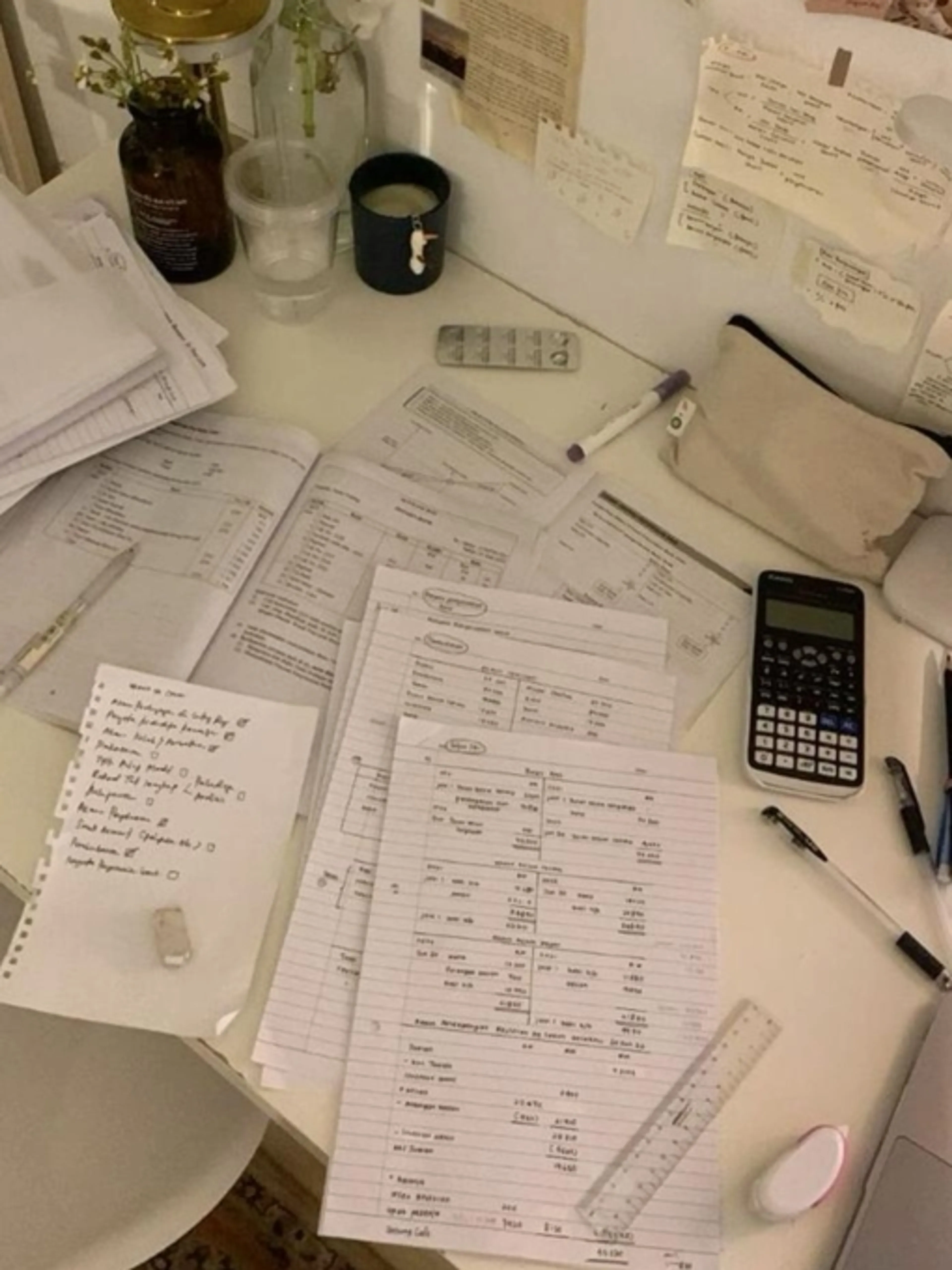 Aide aux devoirs agréable et rigoureux. Tous niveaux. Je m'adapte à vos besoins.