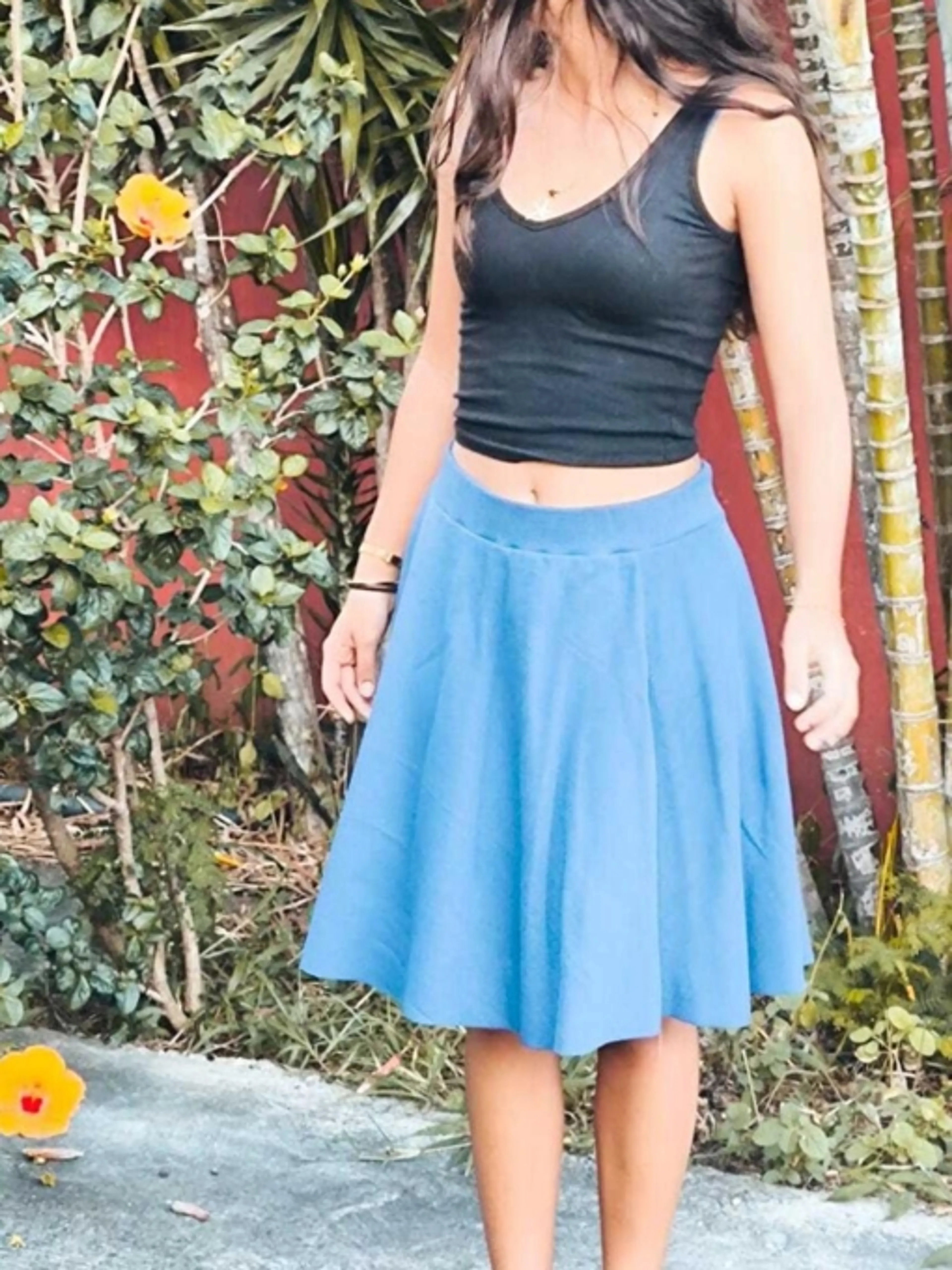 Image de présentation pour l'offre Coudre une Jupe en Jersey sans surjeteuse - Patron Offert Jupe Kaylee - Du 34 au 48. par Viny DIY