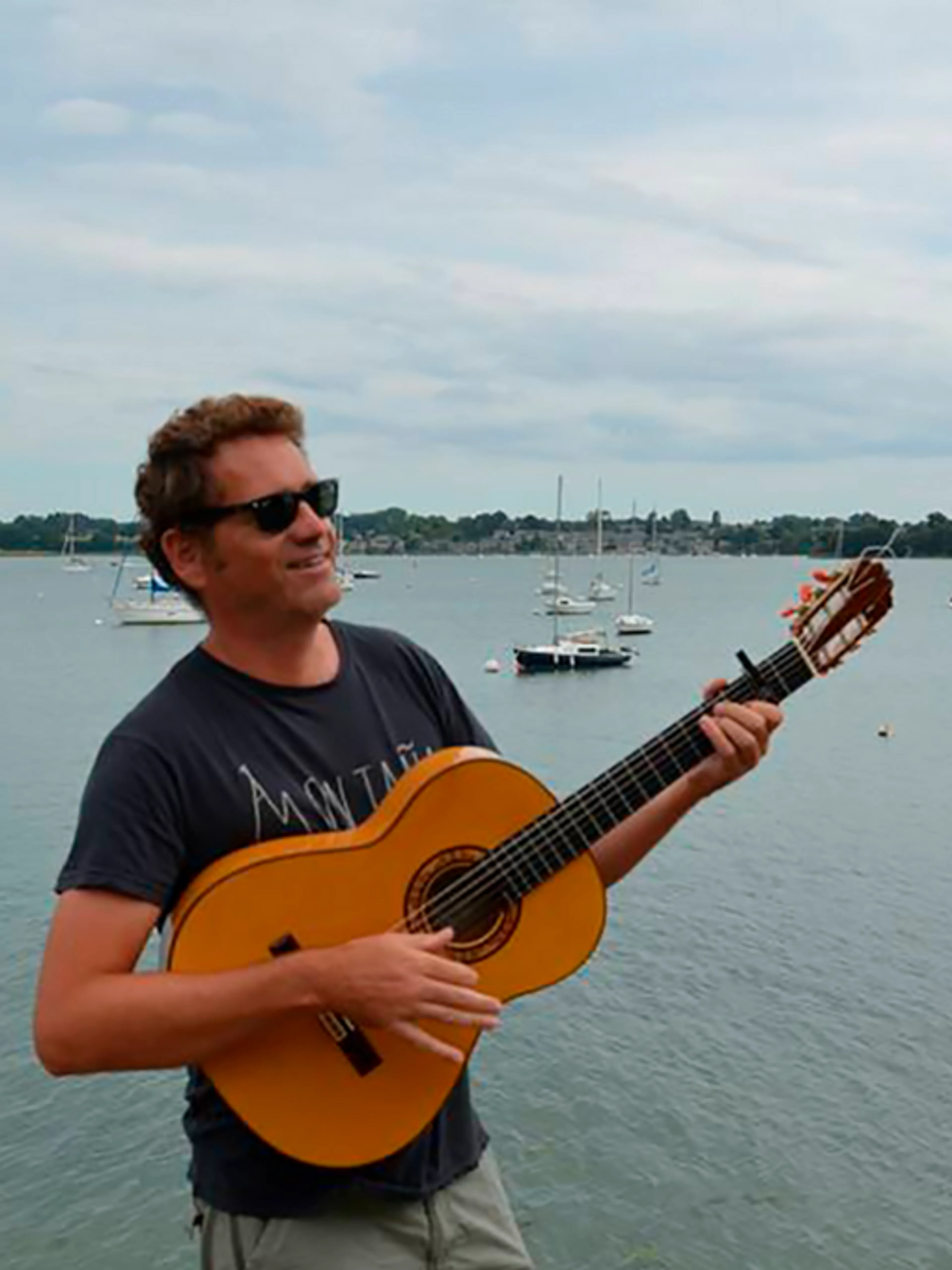Image de présentation pour l'offre Maîtrisez la guitare dès le départ avec des cours personnalisés et progressifs ! par Vincent
