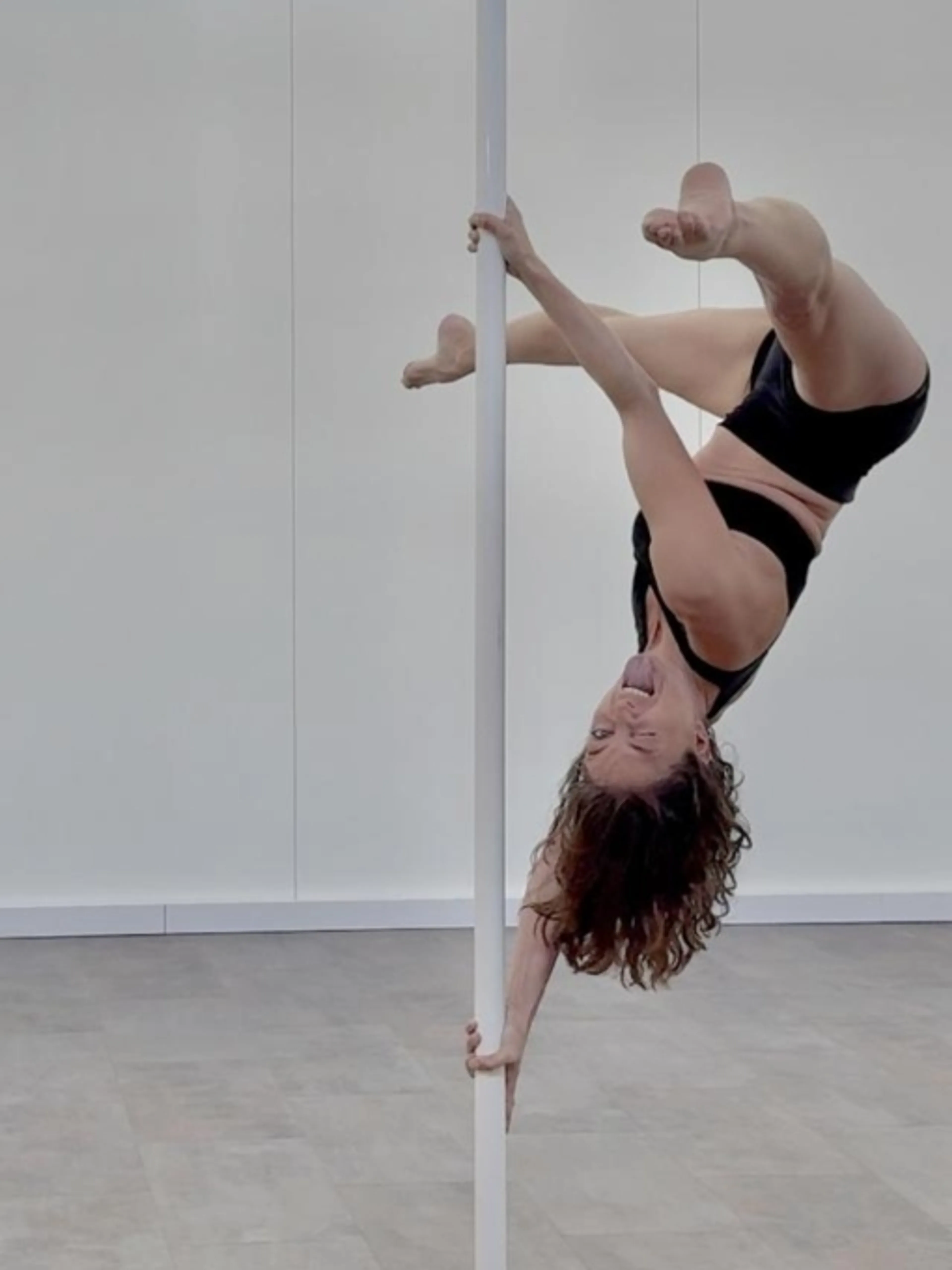 Cours de Pole dance pour t’aider à la maison - débloque des figures et retrouve ta motivation 💪 - tous niveaux