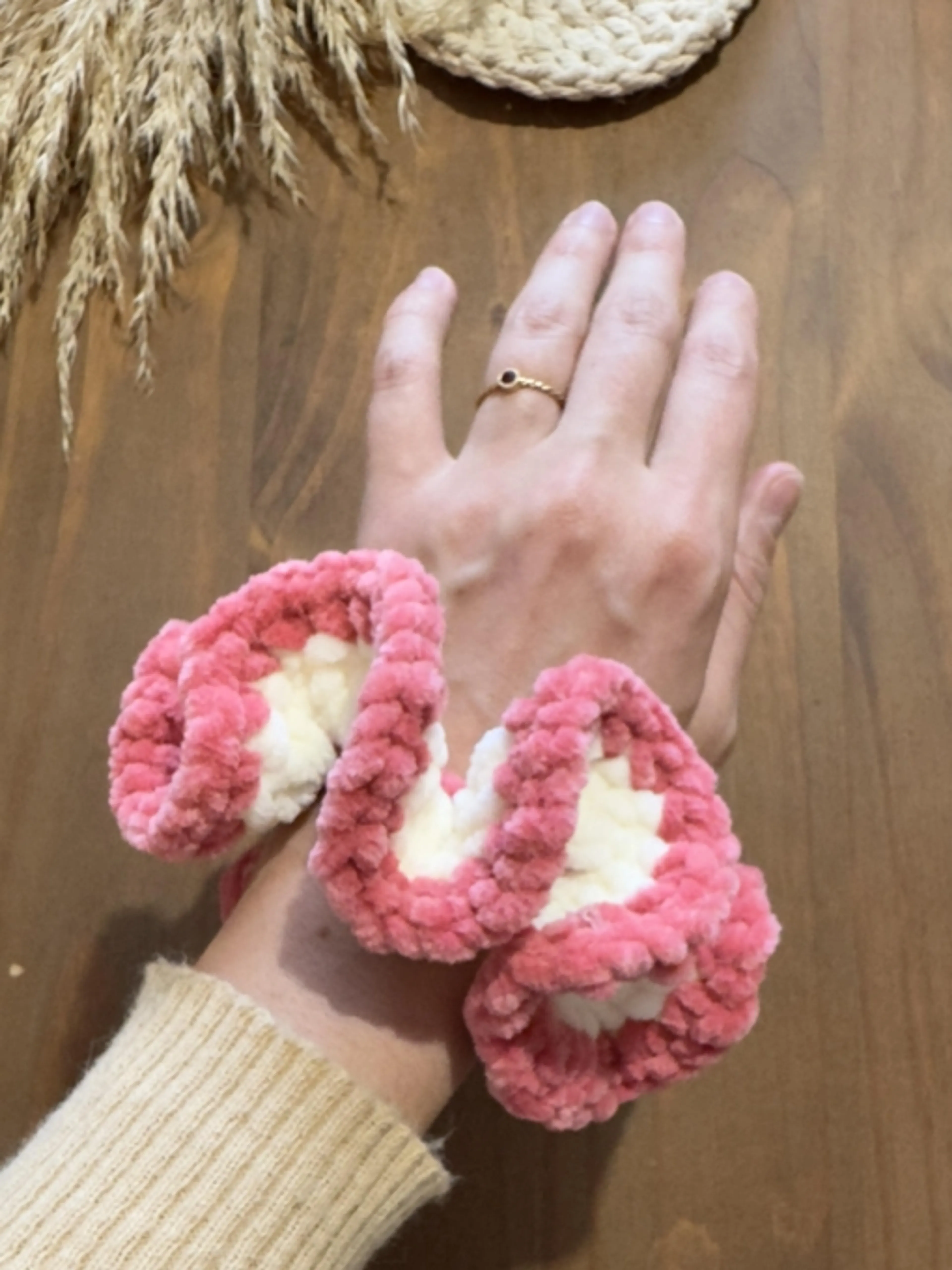 Apprends les bases du crochet en réalisant un Scrunchie