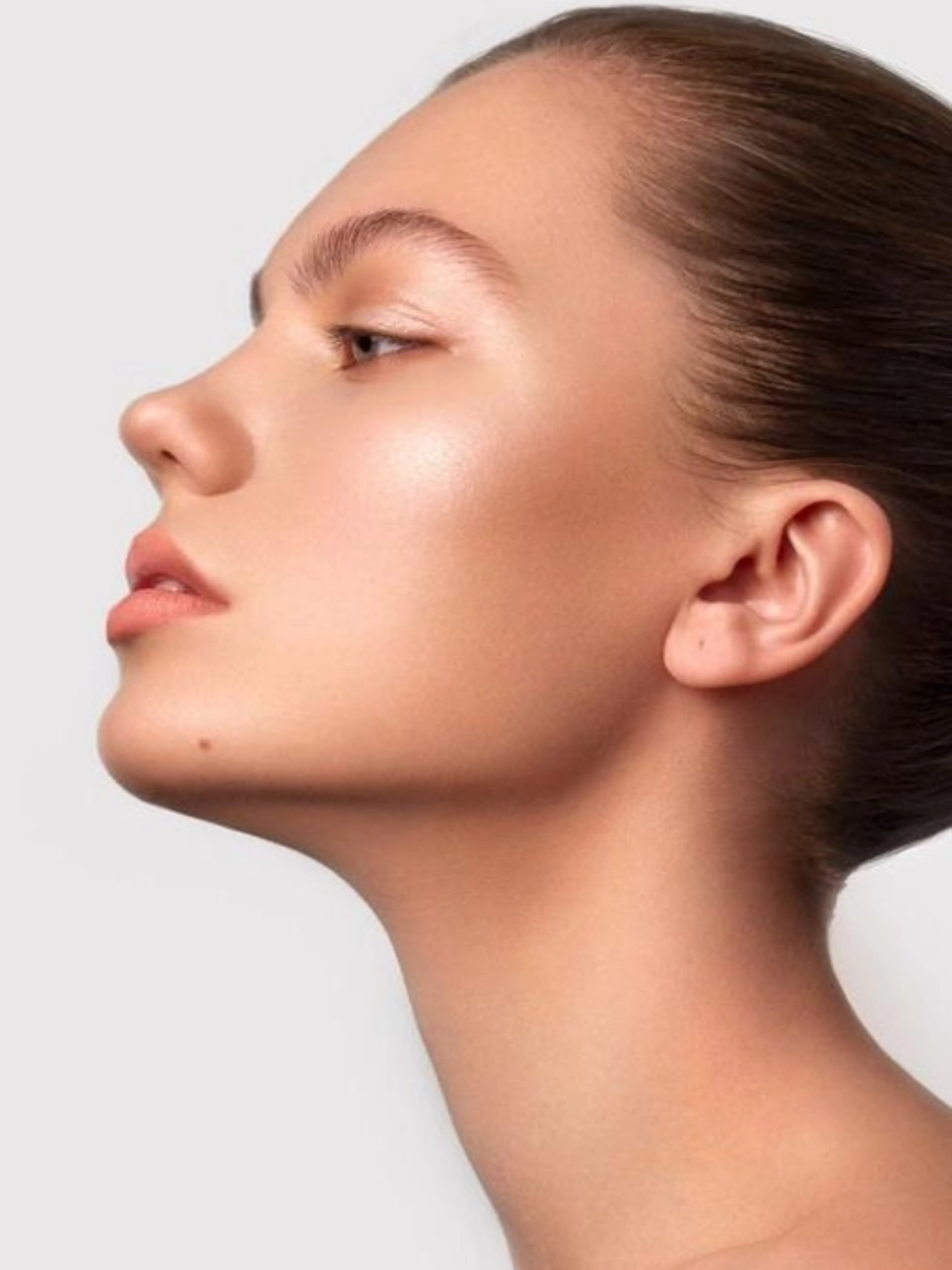 Image de présentation pour l'offre Séance ciblée : Définir ta jawline & réduire le double menton par Nessrine AYADI